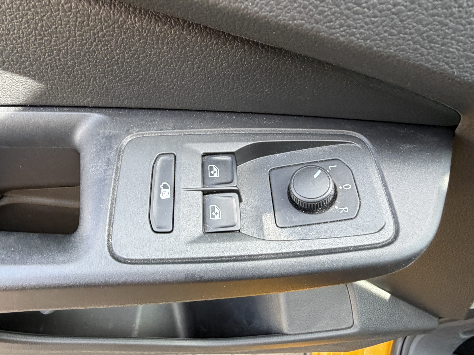 Foto van Volkswagen Caddy Modified Partition Wall