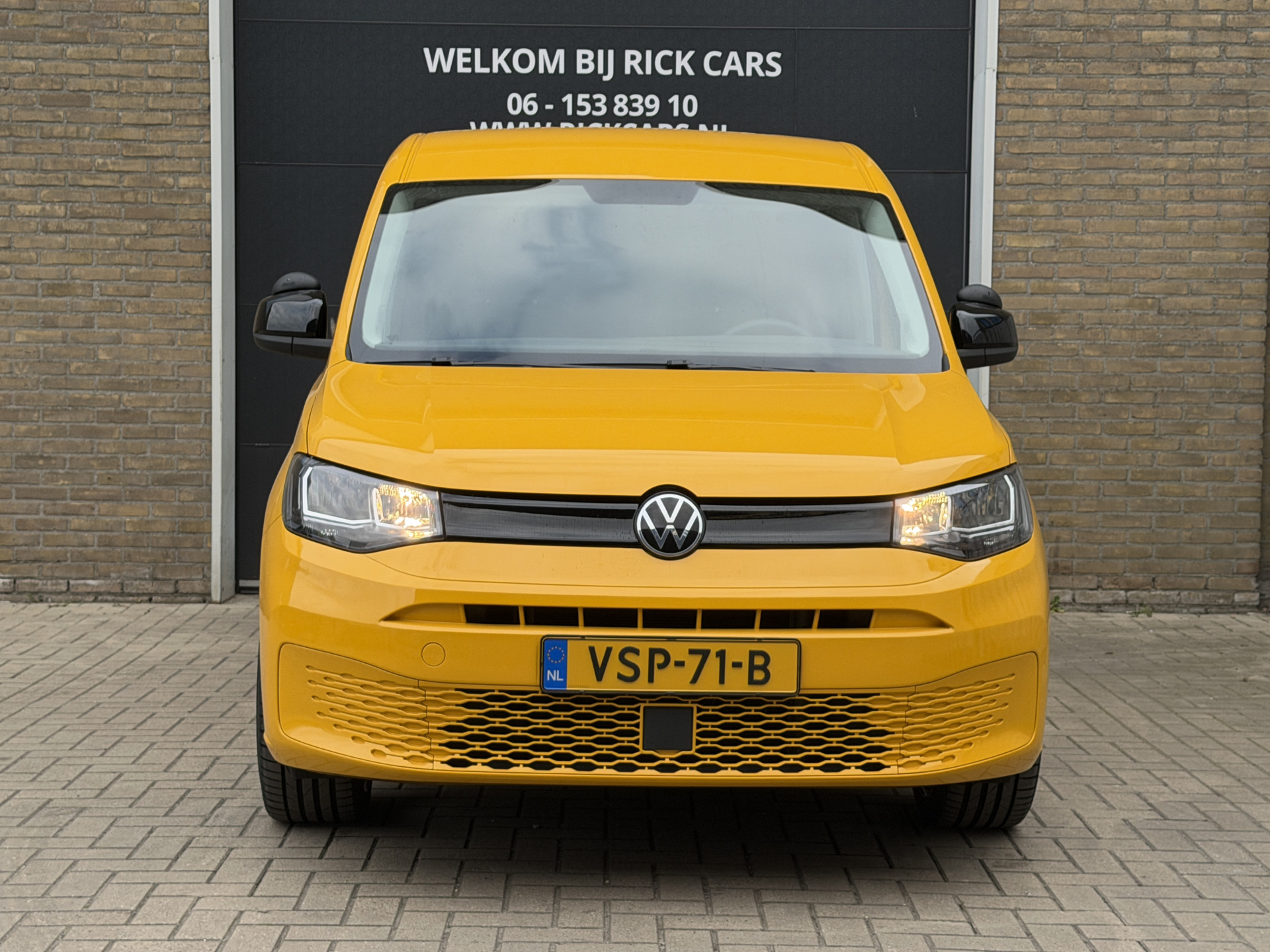 Foto van Volkswagen Caddy Modified Partition Wall