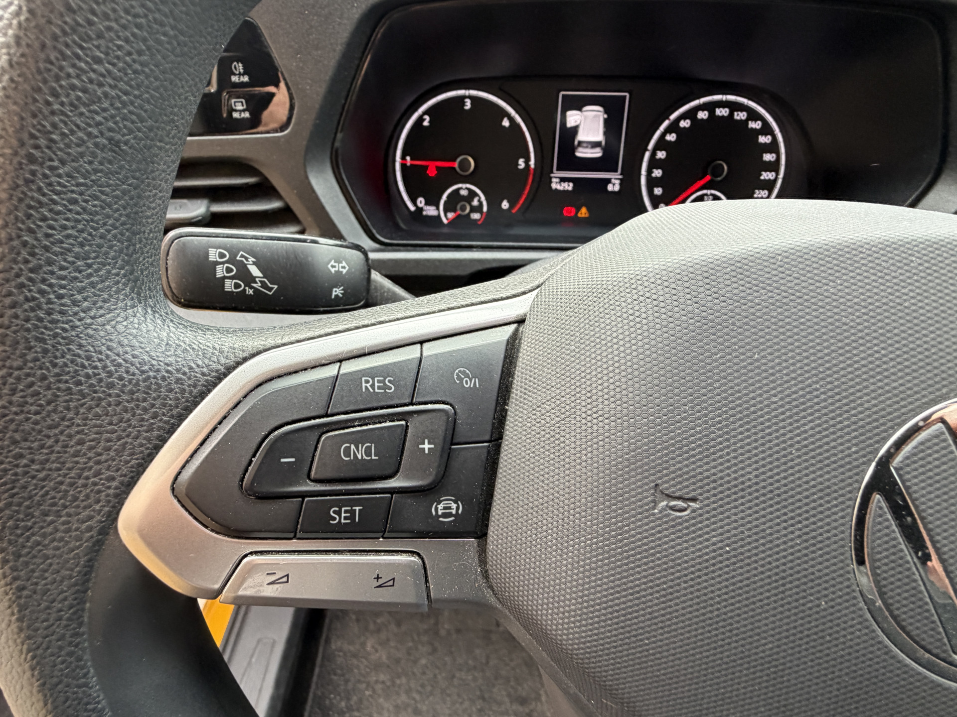 Foto van Volkswagen Caddy Modified Partition Wall