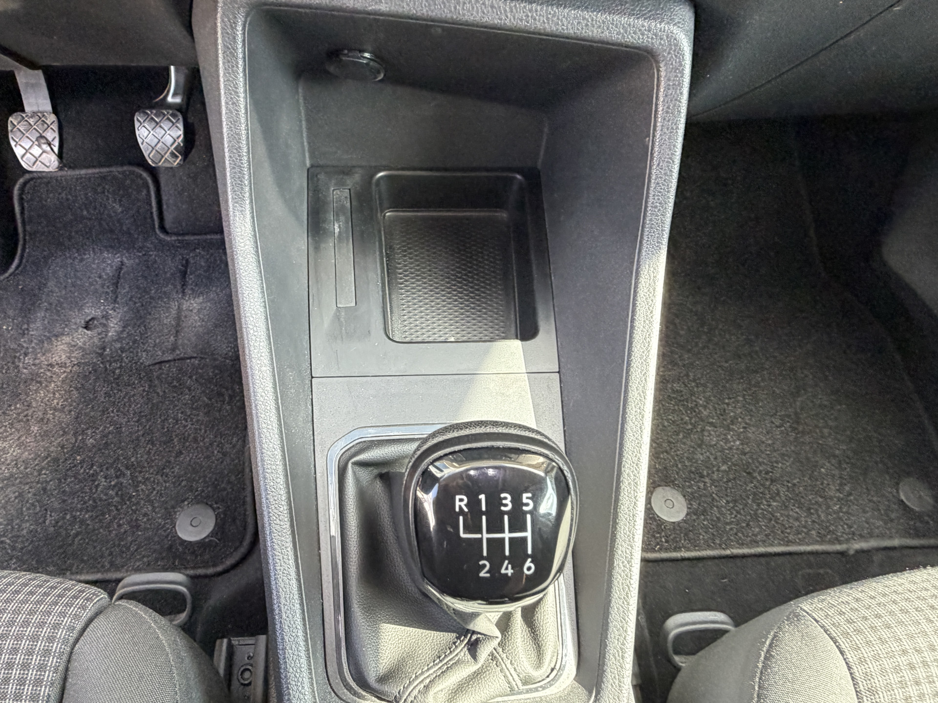 Foto van Volkswagen Caddy Modified Partition Wall