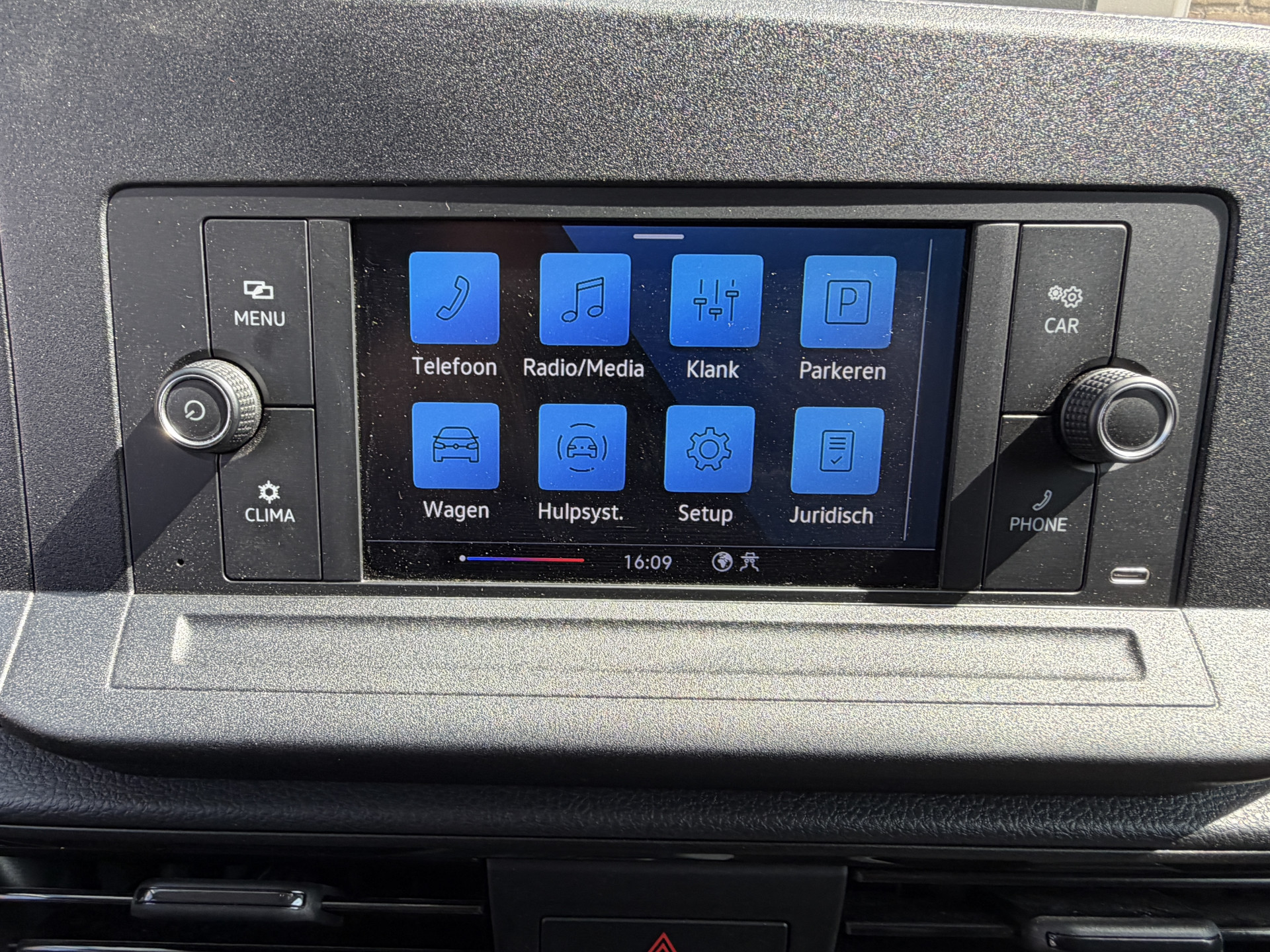 Foto van Volkswagen Caddy Modified Partition Wall