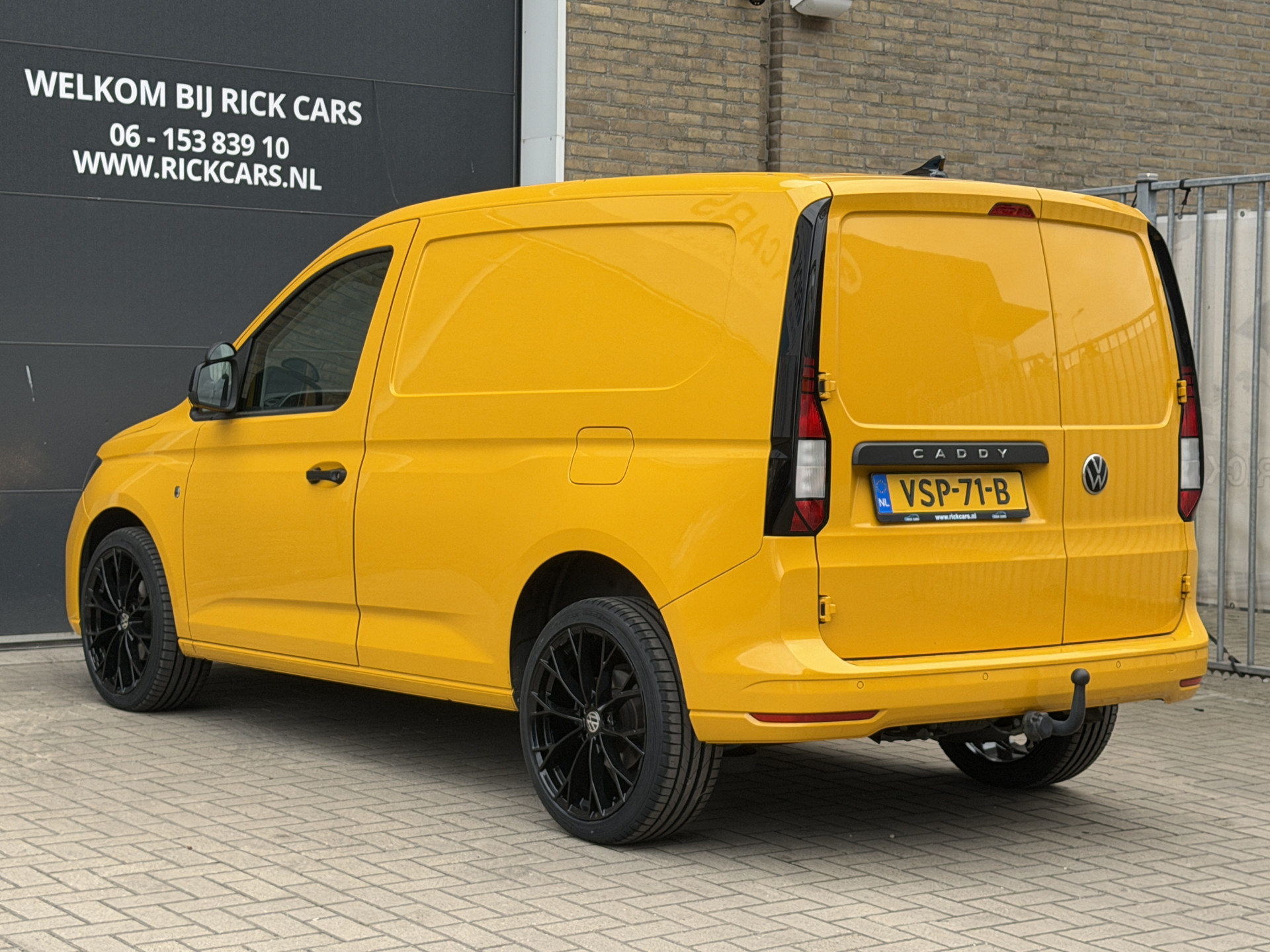 Foto van Volkswagen Caddy Modified Partition Wall