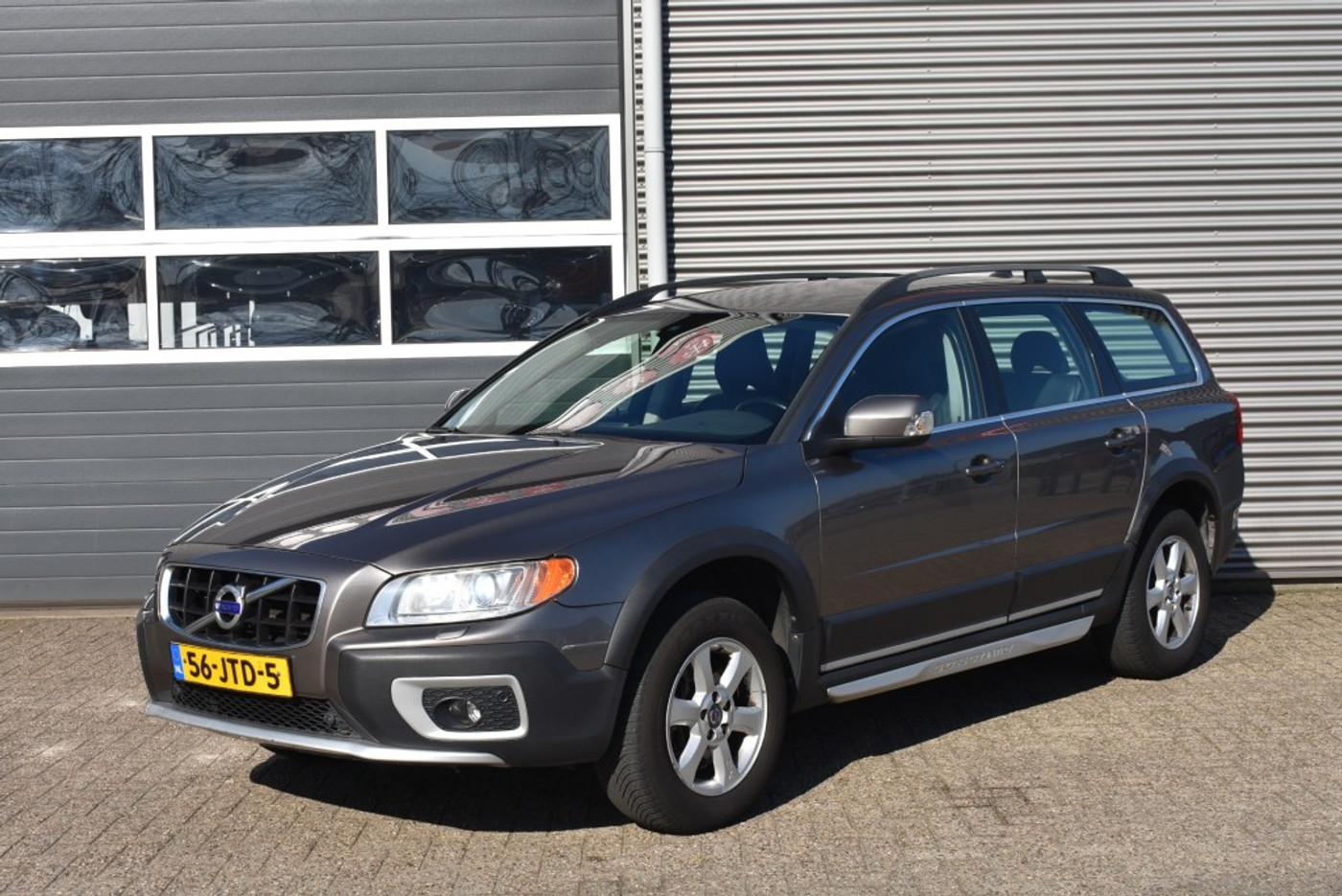 Volvo Xc70 2.4D SUMMUM / VERW STOELEN / LEDER / NL AUTO / 100% ONDERHOUD 2009 - voorkant