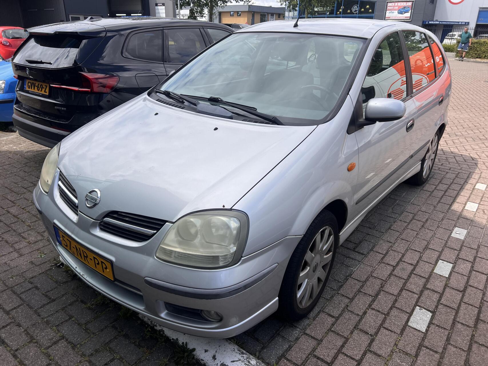 Nissan Nissan Almera Tino 1.8 Acenta Handel/Export/Hobby 2004 - voorkant