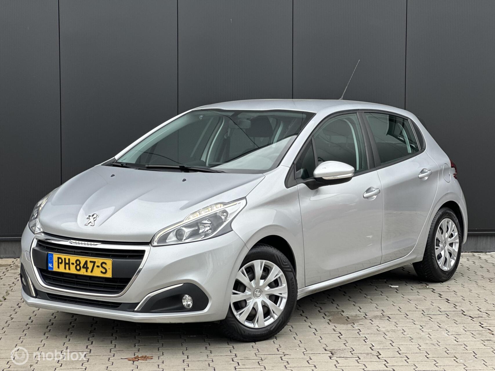 Peugeot 208 1.2 PureTech Blue Lion |CRUISE | CARPLAY | TREKHAAK | 2017 - voorkant
