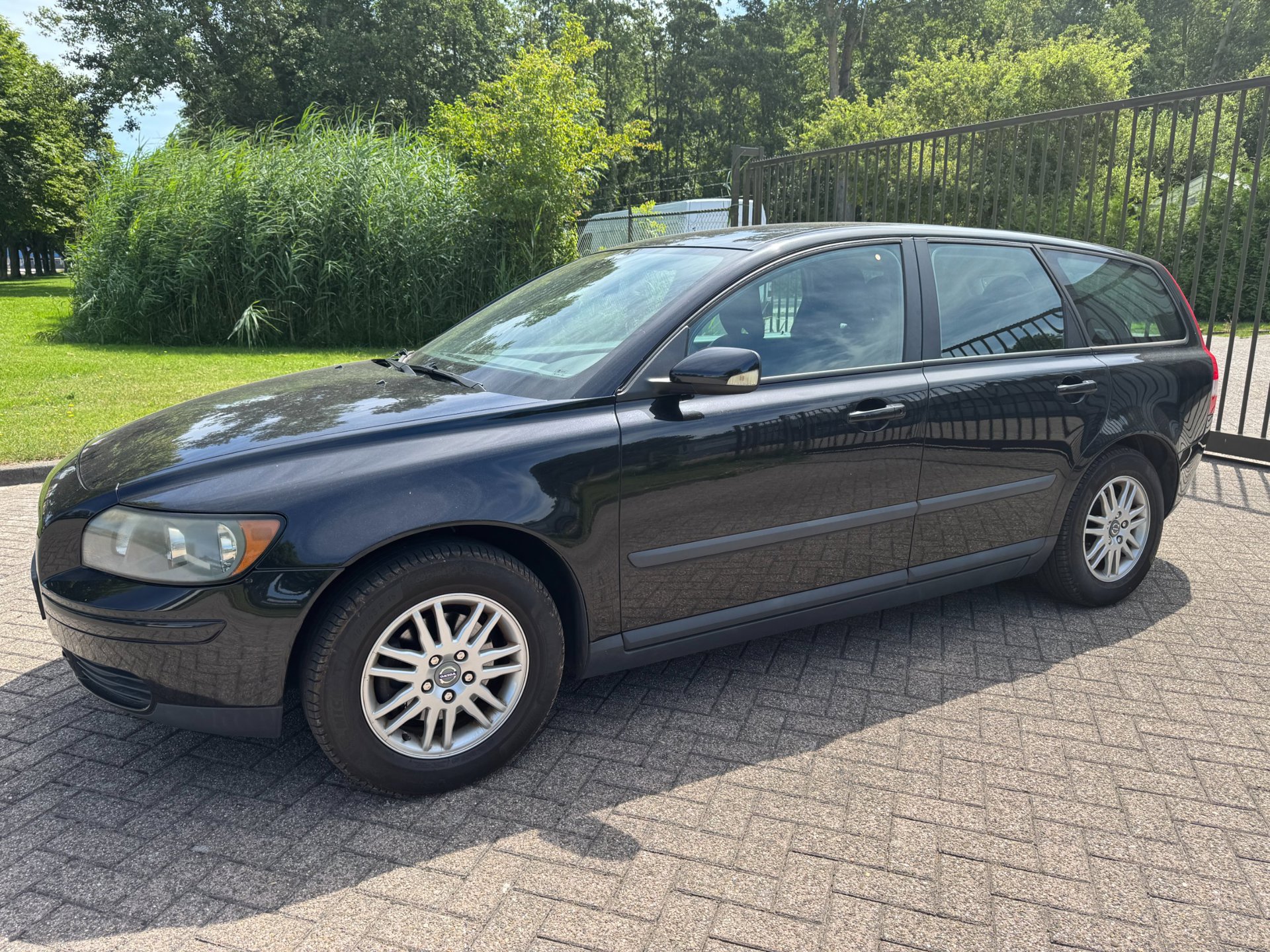 Volvo V50 1.8/NWE APK/ AIRCO/CRUISE/TREKHAAK/ELEKTRISCHE RAMEN/ 2005 - voorkant