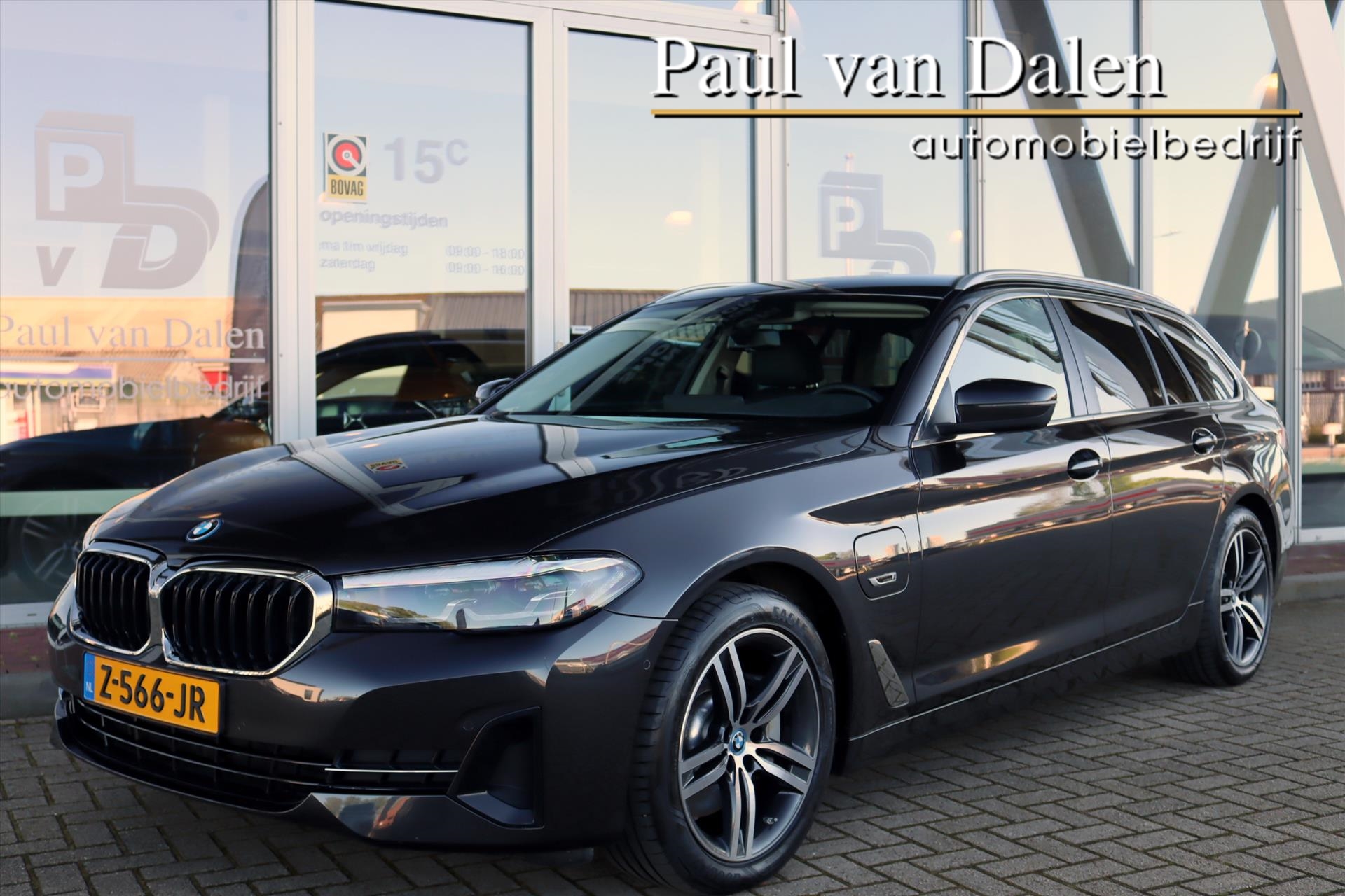 BMW 530e 530e 292PK Business Edition | Leer | Camera | Live Cockpit | Clima | Stoel/stuurverwarming | Sfeerverlichting | Trekhaak | 2023 - voorkant