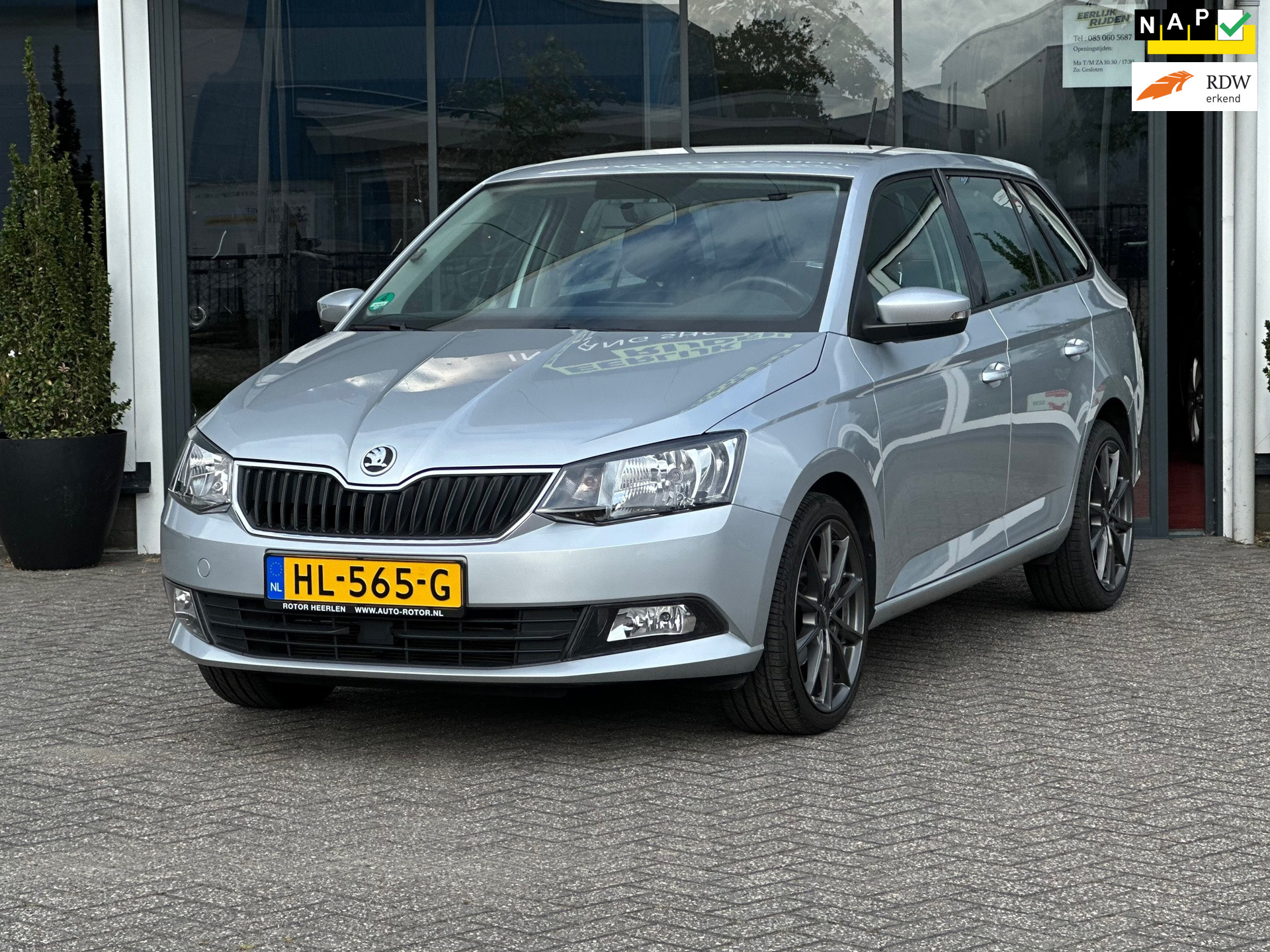 Skoda Fabia 1.2 TSI Active / Nieuwe Distribute & Waterpomp / Dealer Onderhouden 2015 - voorkant