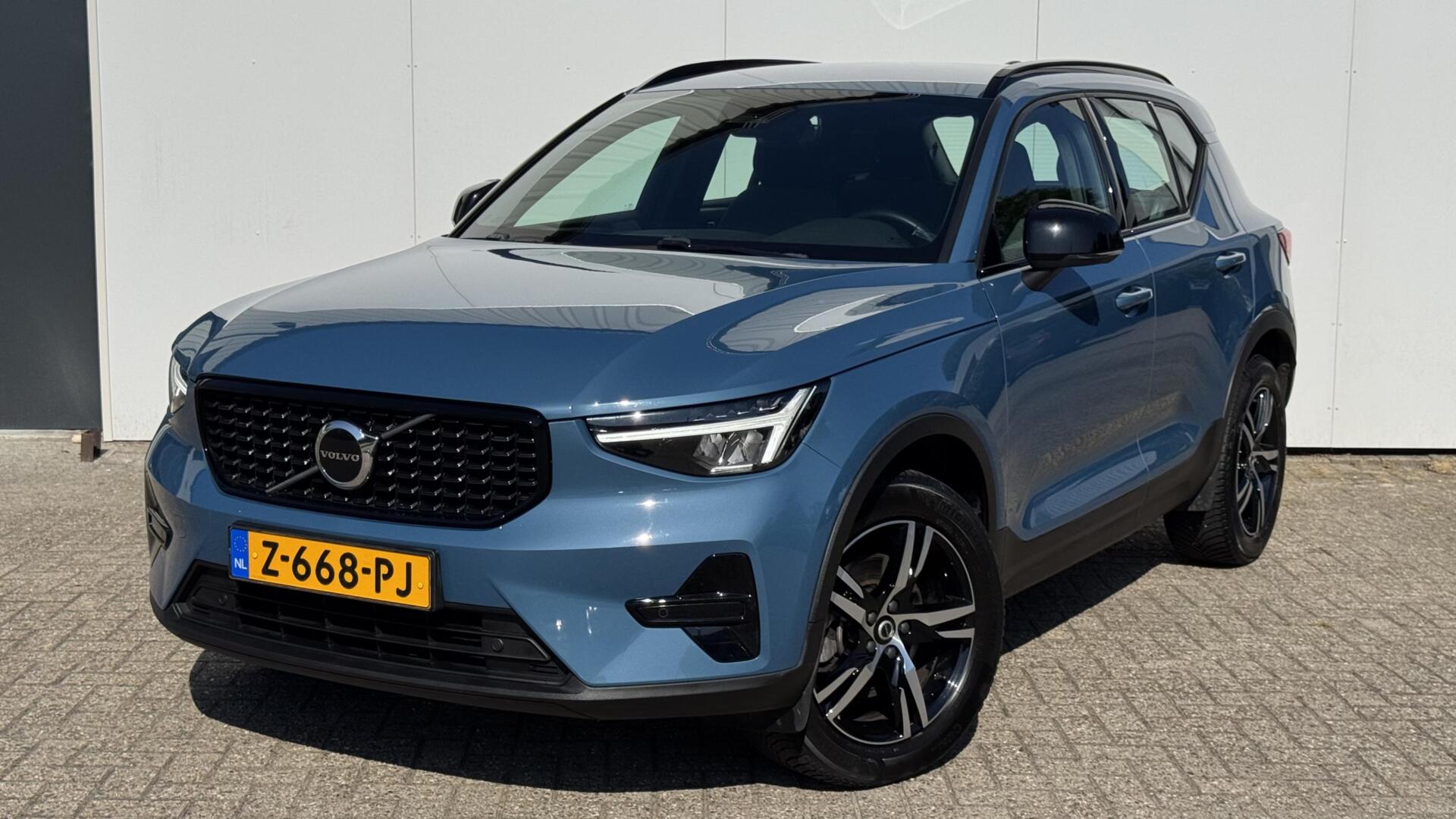 Volvo XC40 2.0 B4 Plus Dark|blis|el.bed.st|sto/stu.verw|Pas V/A|trekh. 2024 - voorkant
