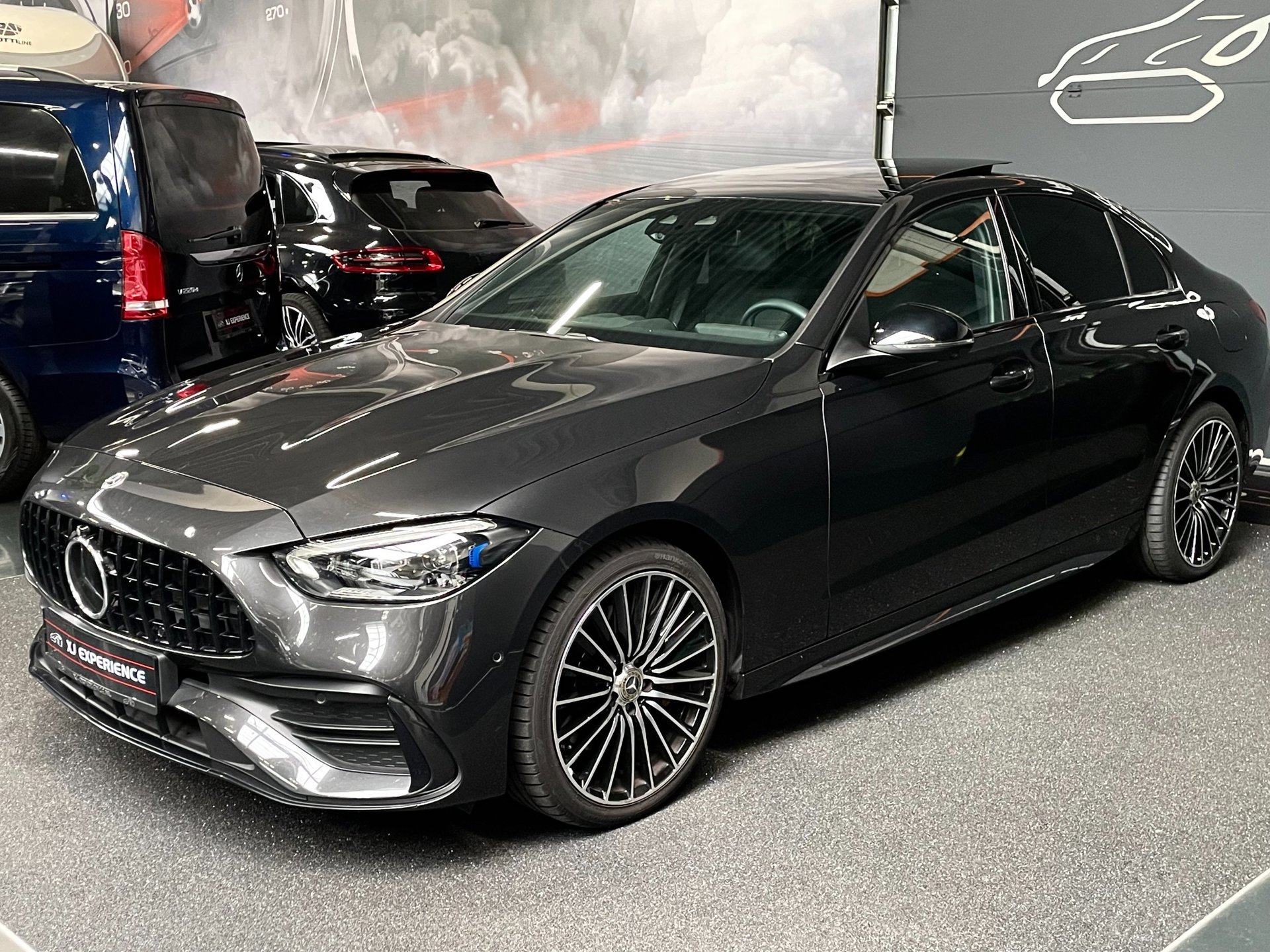 Mercedes-Benz C 300 E 300 e AMG-LINE PANO Burmester 313 PK 2023 - voorkant