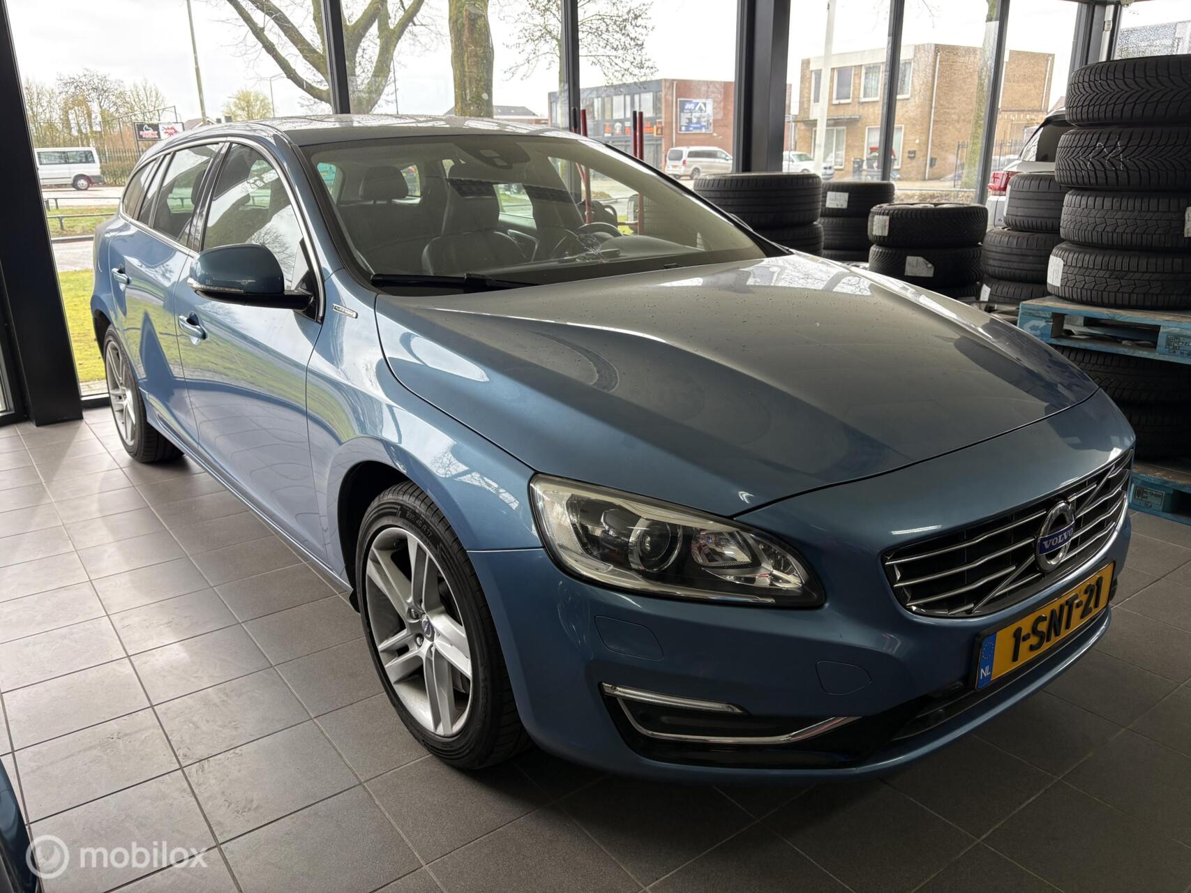 Volvo V60 Plug In Hybrid 2.4 D6 AWD Plug-In Hybrid Summum | Motorschade | Navi | Pano | Leder | Xenon | Trekhaak | Export/Handel | 2013 - voorkant