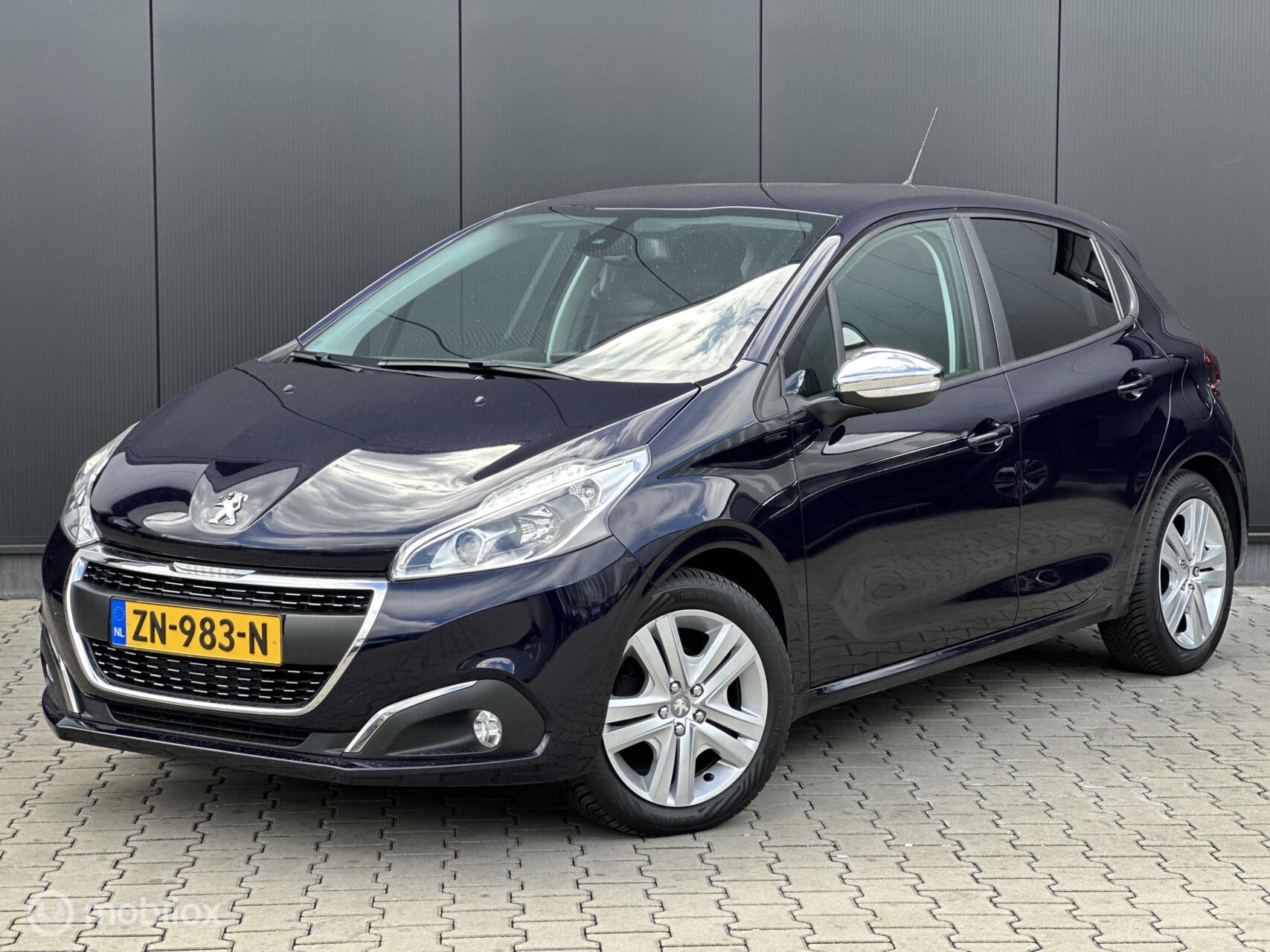 Peugeot 208 1.2 83PK Signature | CRUISE | CARPLAY | NAVI | 2019 - voorkant