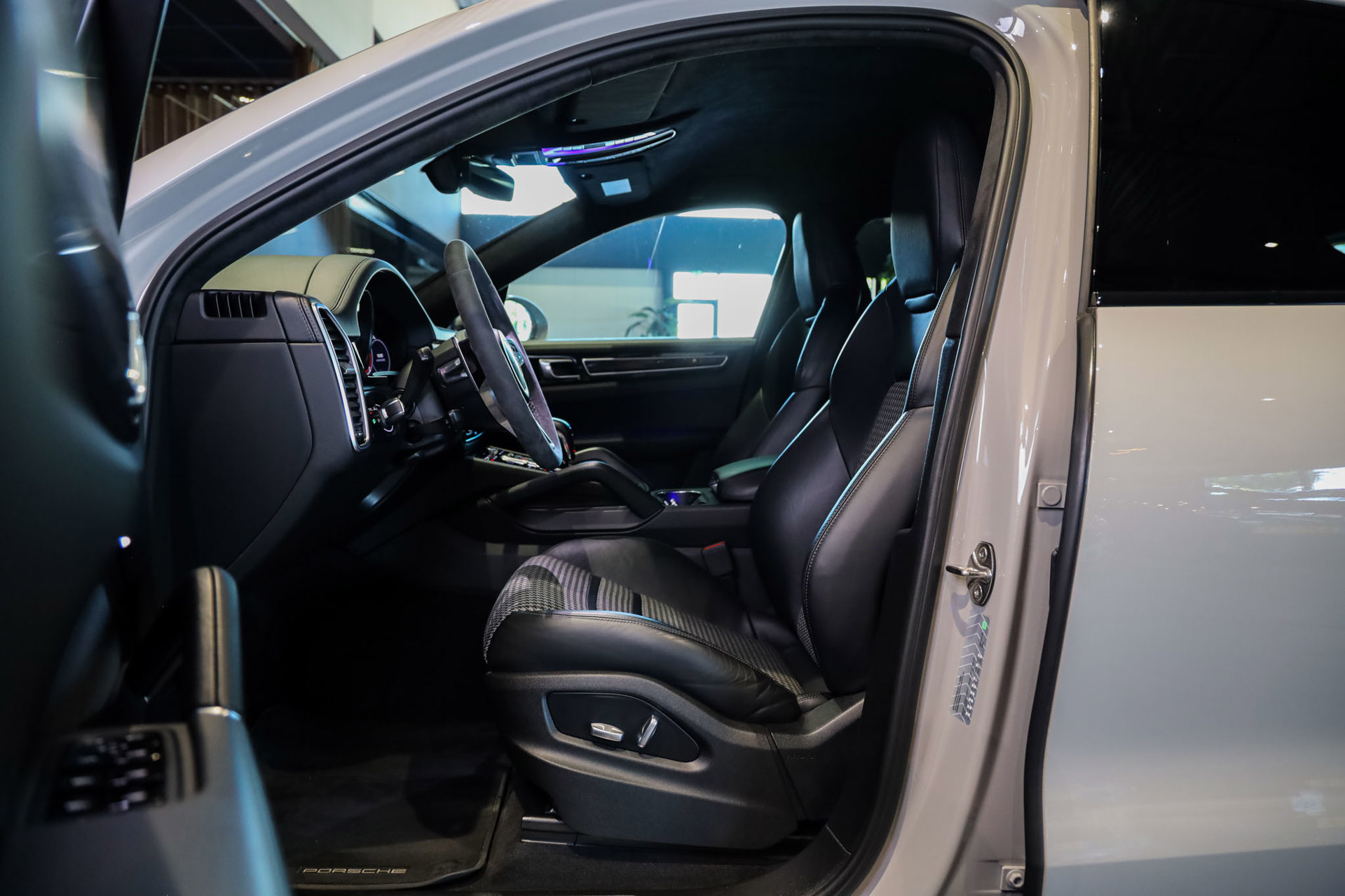 Foto van Porsche Cayenne E-hybrid