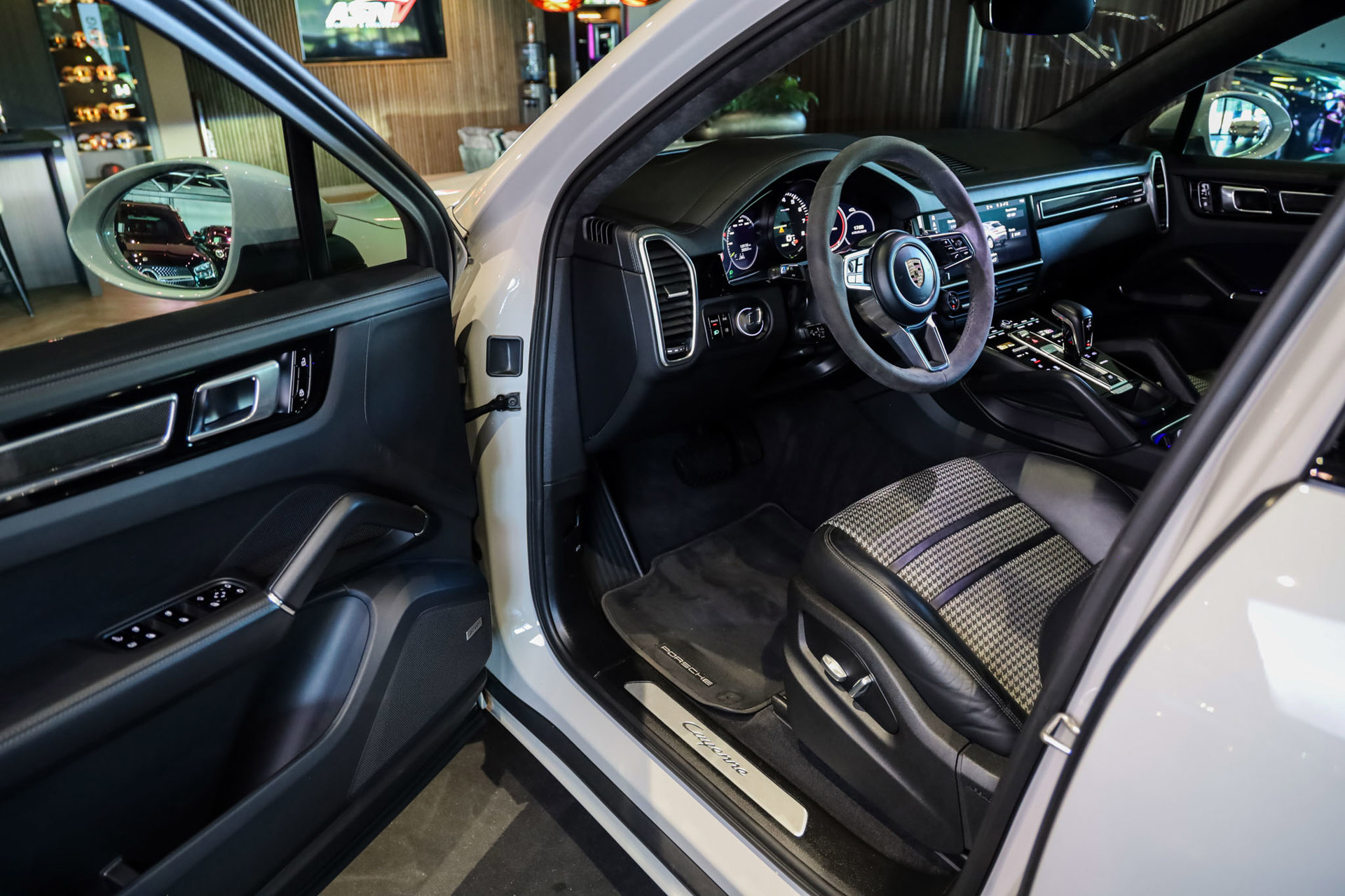 Foto van Porsche Cayenne E-hybrid