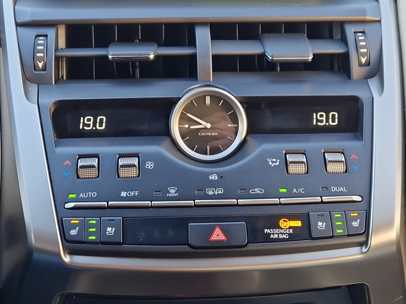 Foto van Lexus Lexus Nx300h