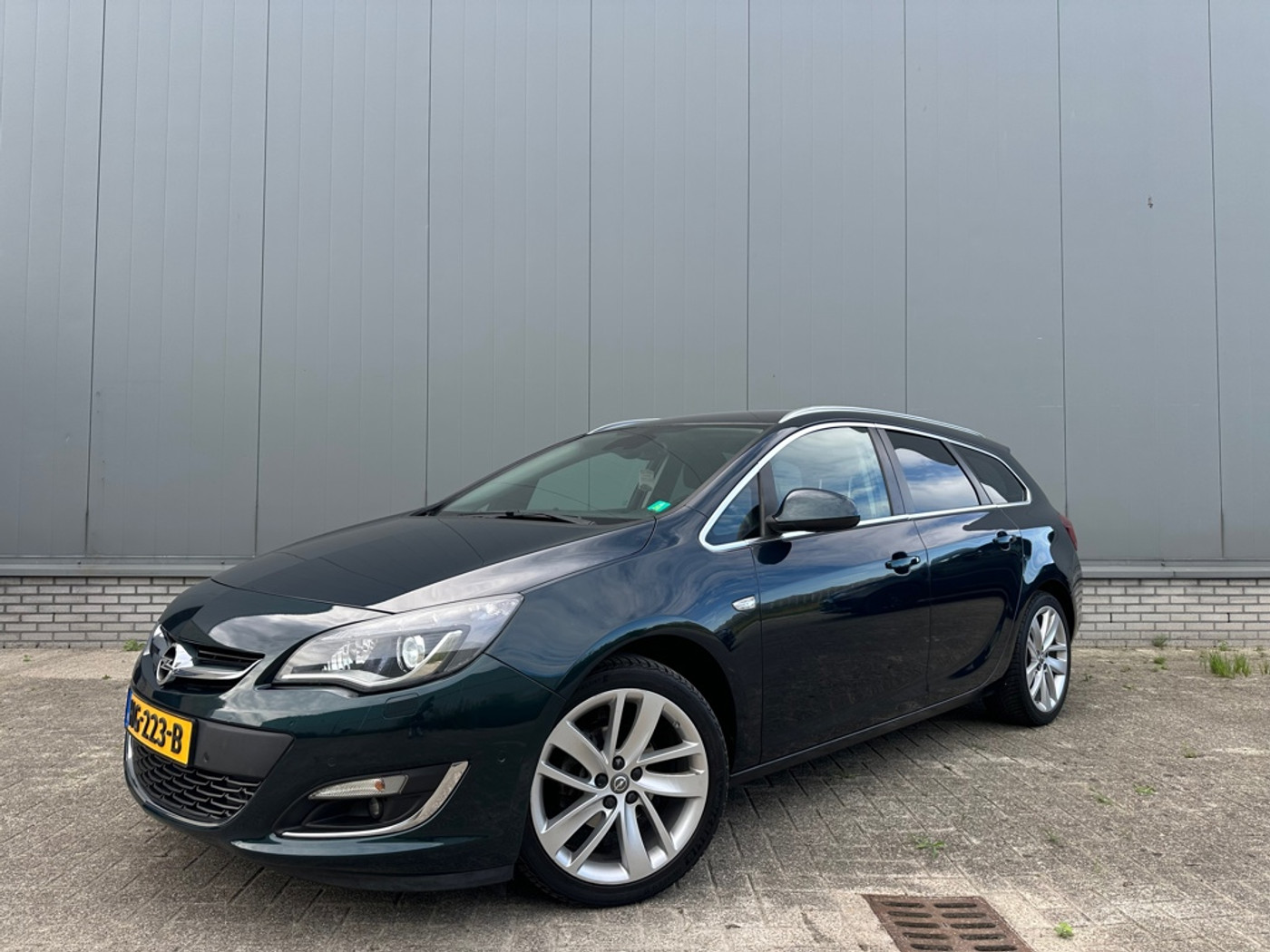 Opel Astra Sports Tourer 1.4 Turbo Sport + |Camera | NL Auto | Navi | Trekhaak 2015 - voorkant
