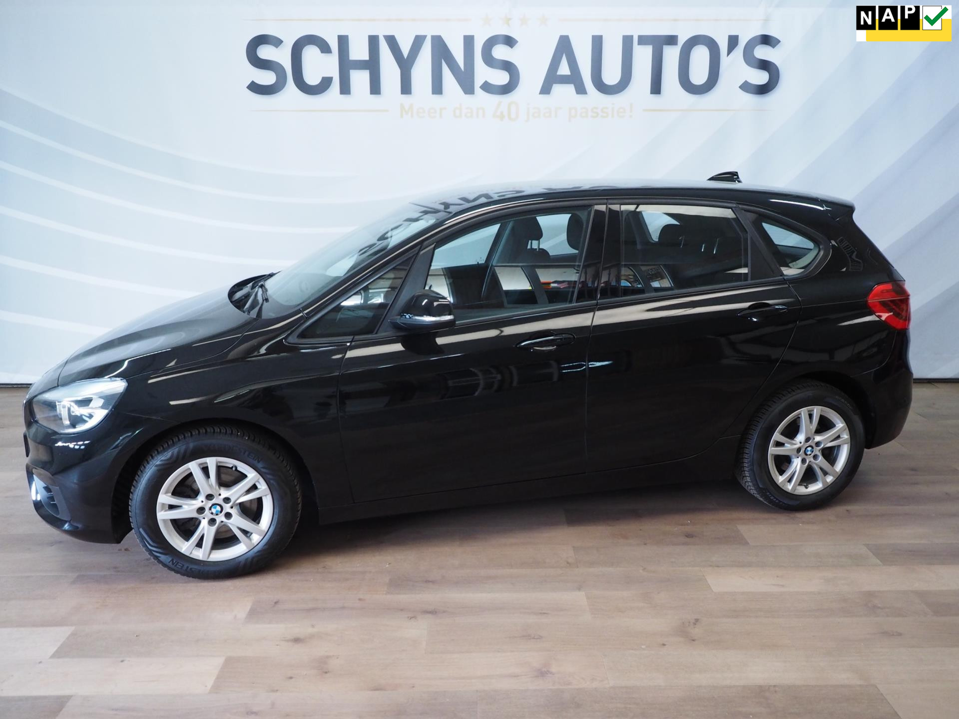 BMW 218i Active Tourer 218i Essential Parkdist./Collisionsyst./Trekhaak 2015 - voorkant