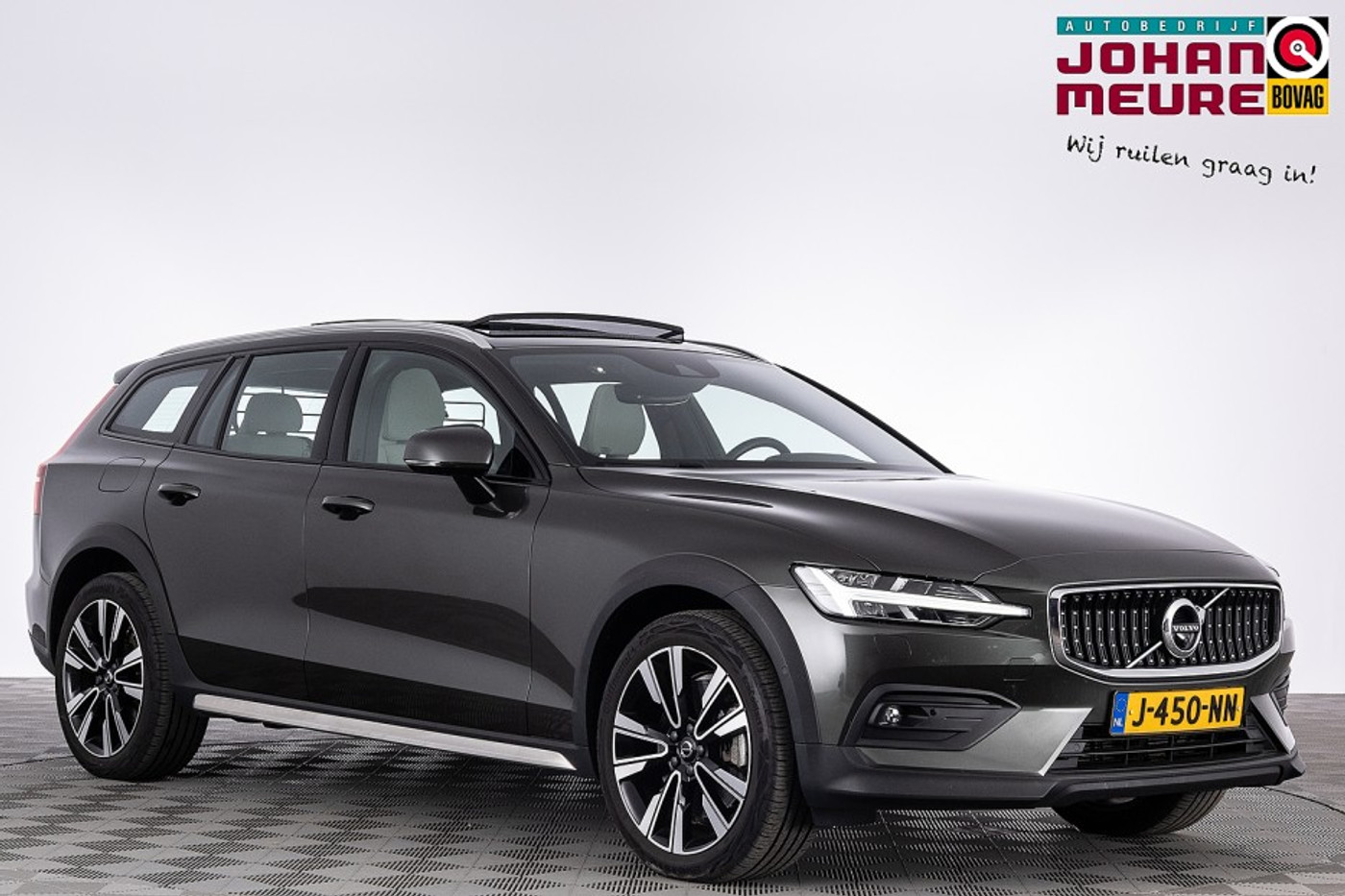 Volvo V60 Cross Country 2.0 B5 AWD Ultimate | PANORAMADAK | LEDER . 2020 - voorkant