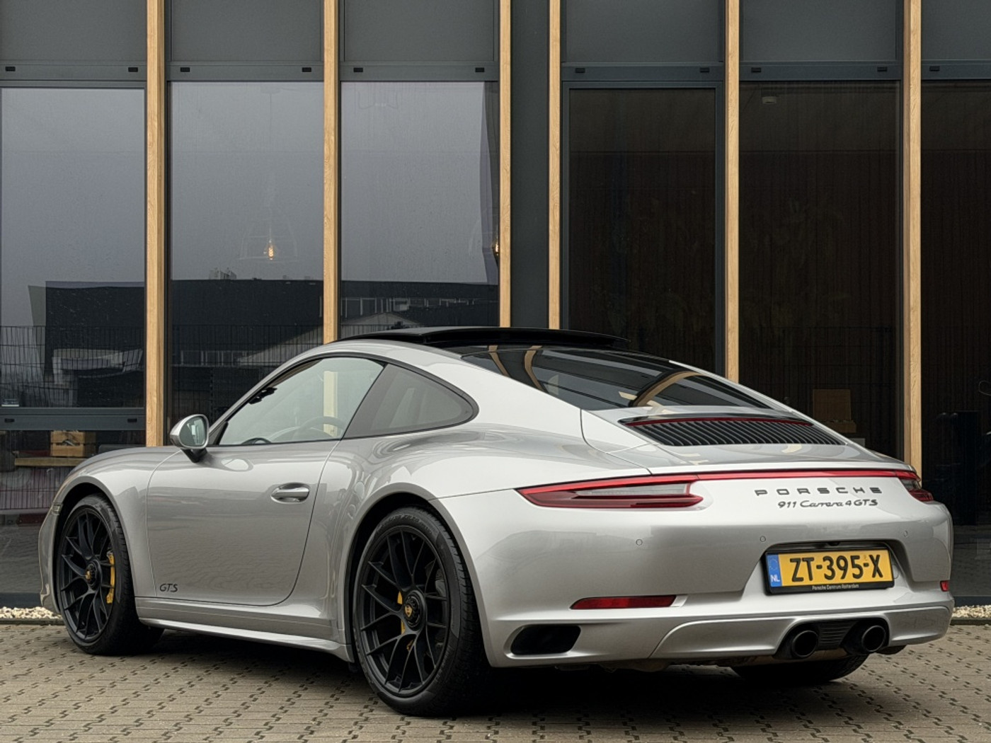 Foto van Porsche 911 Carrera 4 GTS