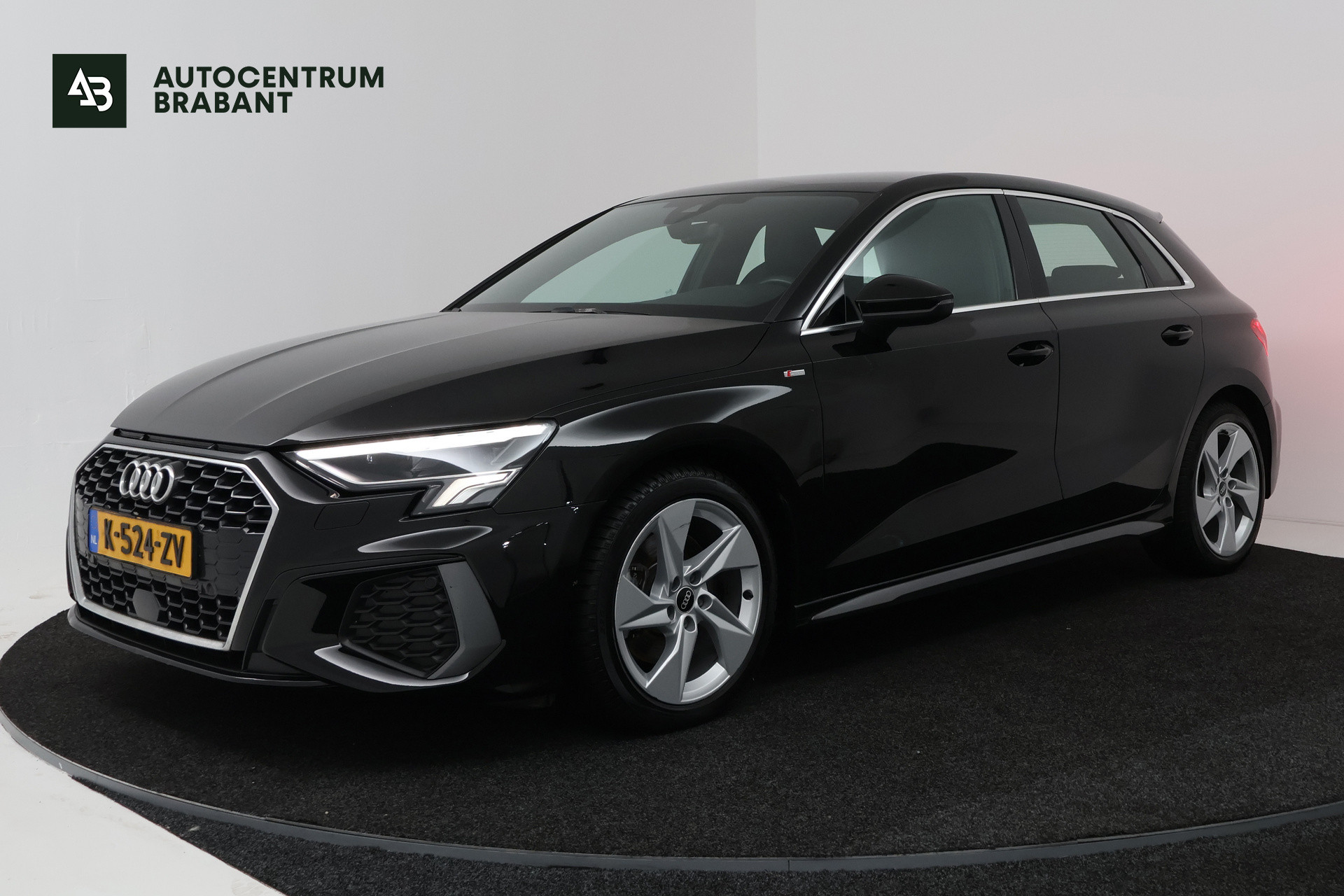 Audi A3 Sportback 30 TFSI S edition (STOELVERWARMING, LANE-ASSIST, NAVIGATIE, PARKEERSENSOREN) 2021 - voorkant