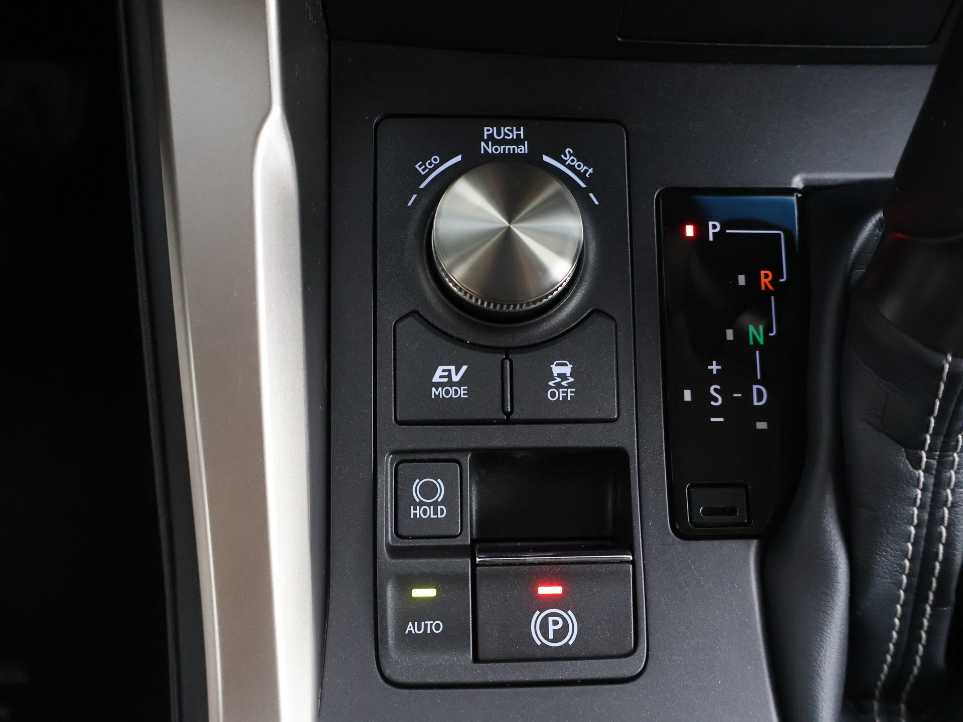 Foto van Lexus Lexus Nx300h