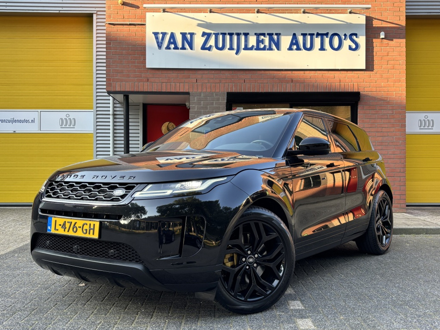 Land Rover Range Rover Evoque 2.0 P200 AWD Black Pack Panorama 20" BTW 2020 - voorkant