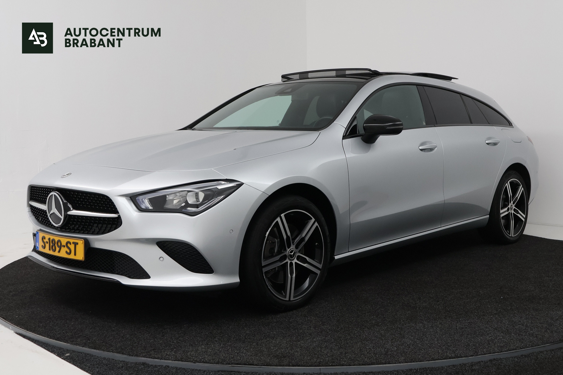 Mercedes-Benz Cla 250 E 250 e Luxury Line (PANORAMADAK, TREKHAAK, STOELVERWARMING, SFEERVERLICHTING, CAMERA) 2023 - voorkant