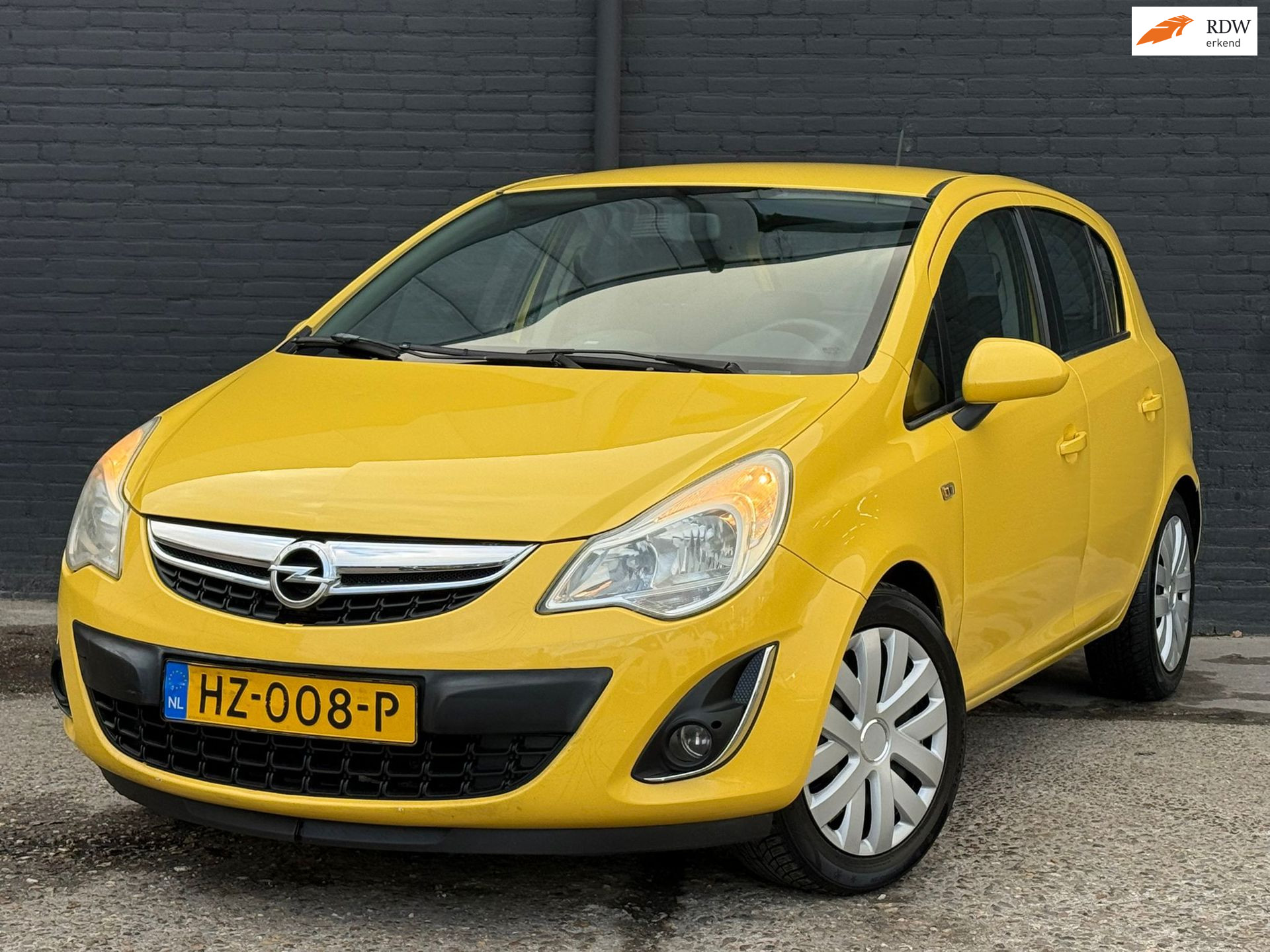 Opel Corsa 1.4-16V Anniversary Edition AIRCO | CRUISE | ELEK RAMEN | NWE APK 2012 - voorkant