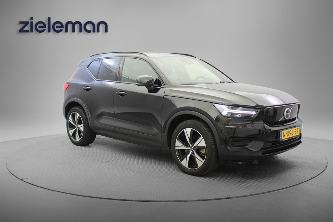 Volvo XC40 Recharge Plus - Digitaal Cockpit, Carplay, Camera, Stoelverw. 2021 - voorkant