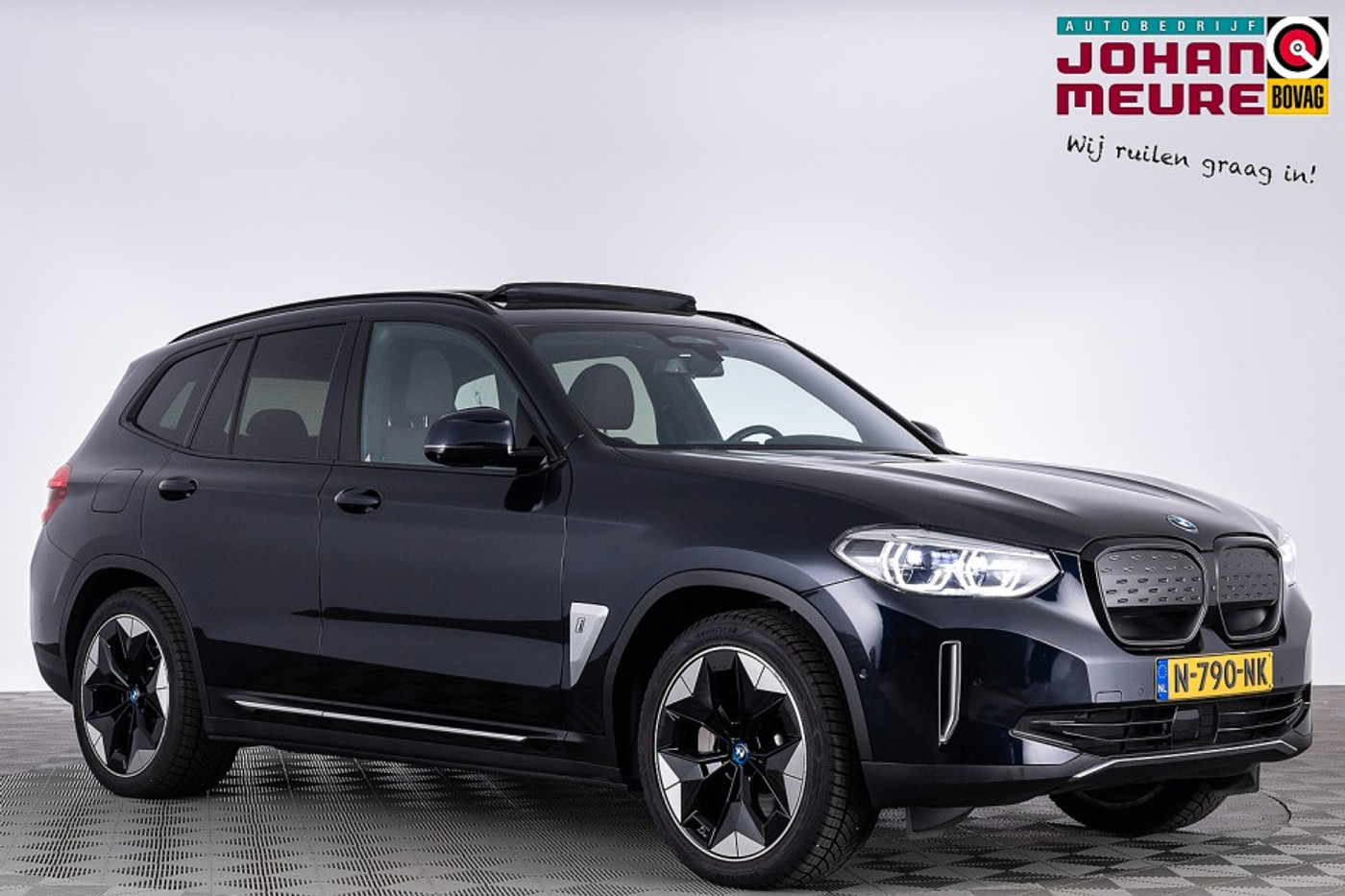 BMW Ix3 High Executive 80 kWh *SOH 100%* PANORAMADAK | LEDER 2021 - voorkant