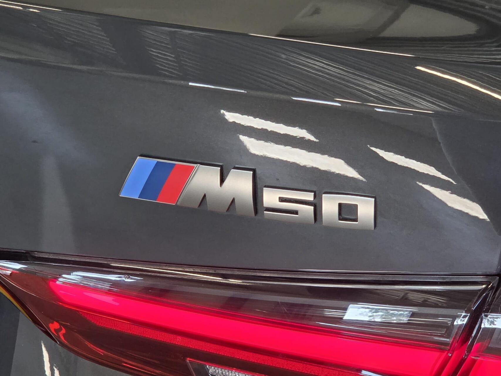 Foto van BMW I4 M50