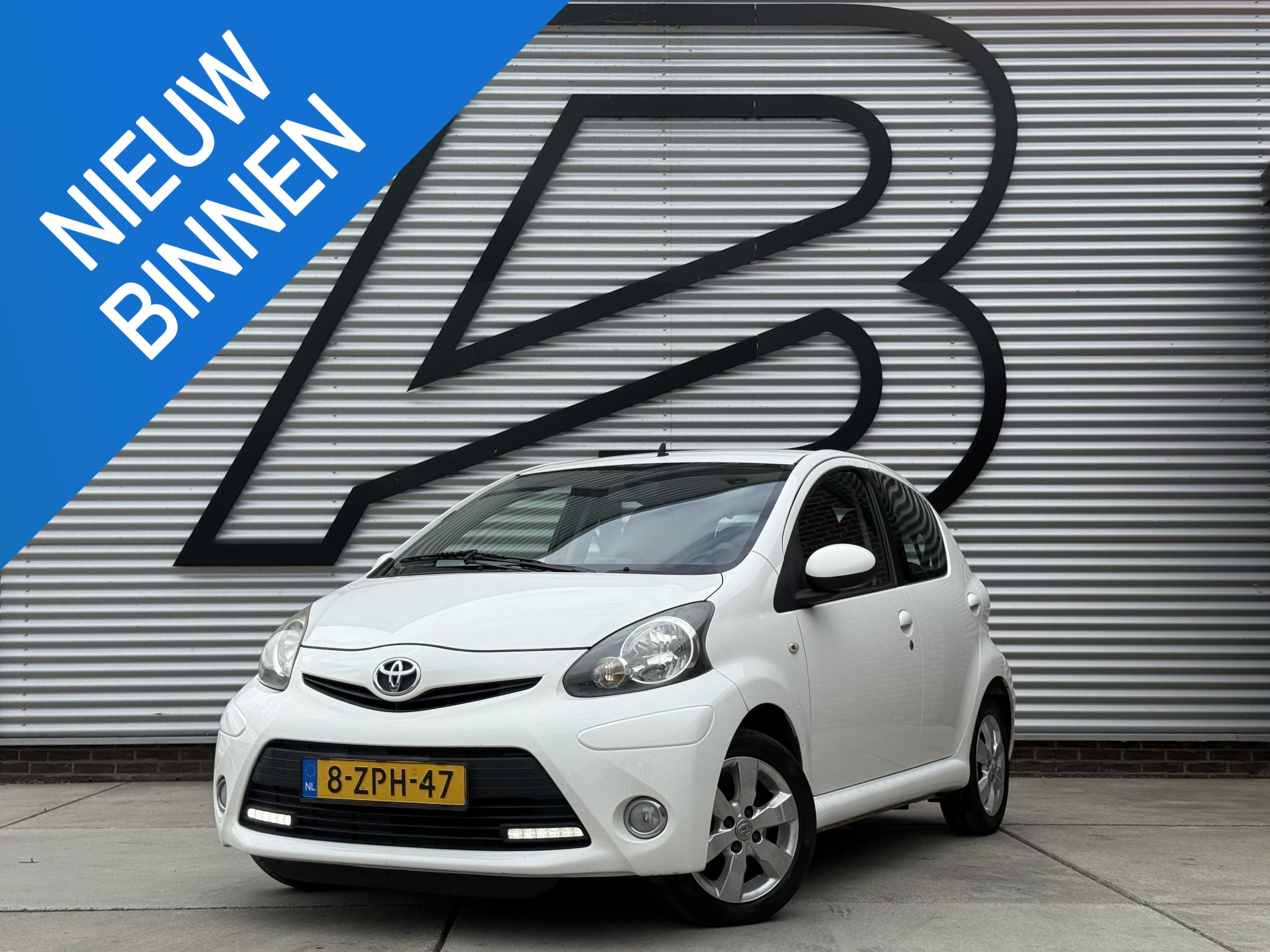 Toyota Toyota Aygo 1.0 VVT-i Dynamic Orange 2013 - voorkant
