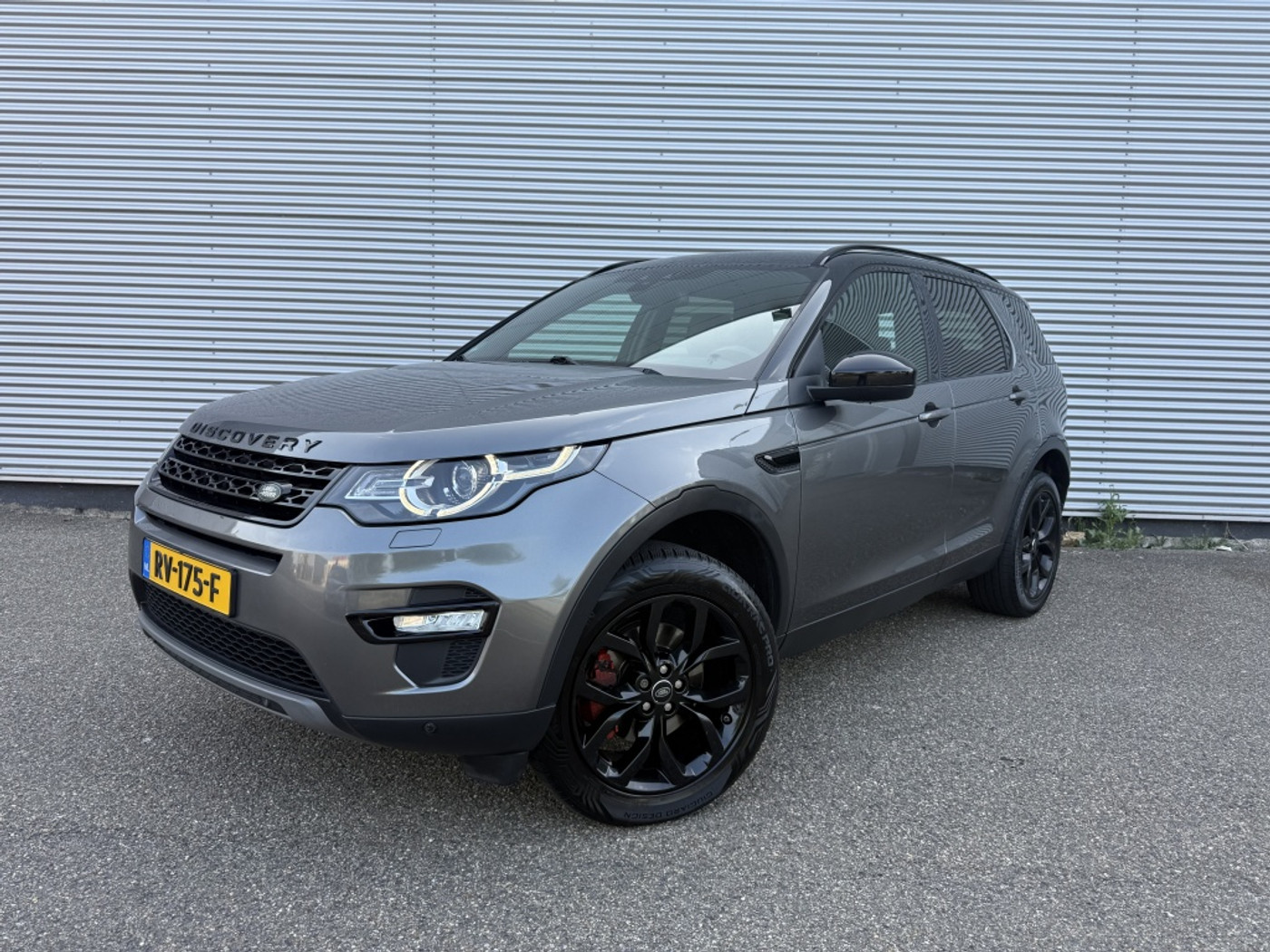 Land Rover Discovery Sport 2.0 TD4 UrbSer SE Dy NAP Automaat Pano trekhaak MERDIAN audio Leer 2018 - voorkant
