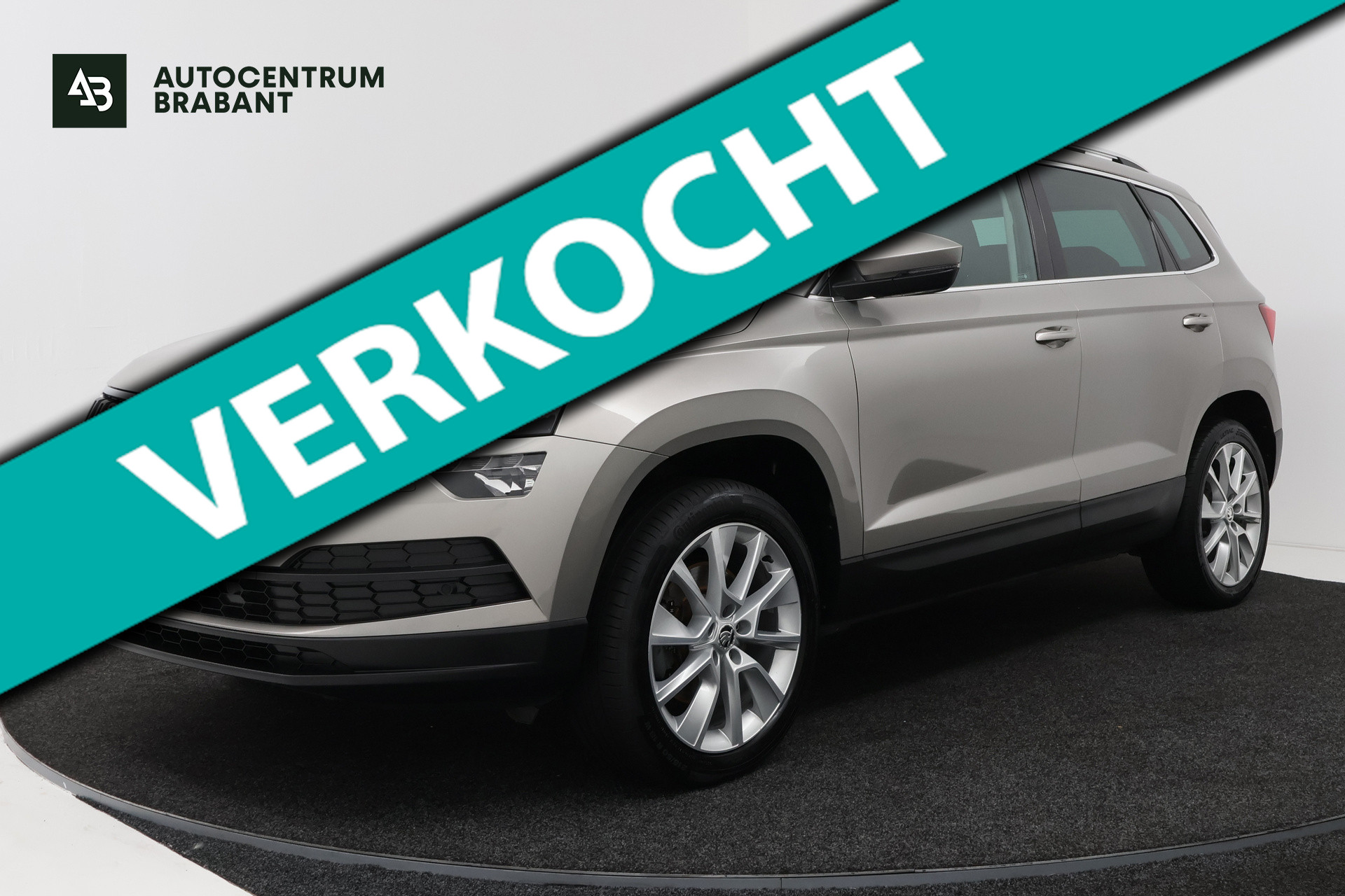 Skoda Karoq 1.5 TSI ACT Ambition Business (PANORAMADAK, STOELVERWARMING, NAVIGATIE, PARKEERSENSOREN) 2018 - voorkant