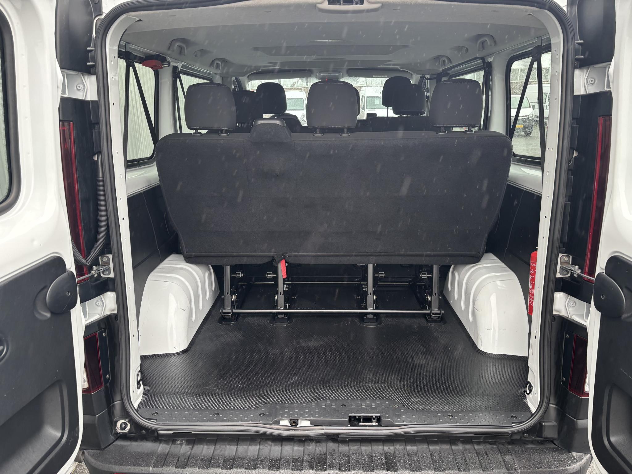 Foto van Opel Vivaro-b