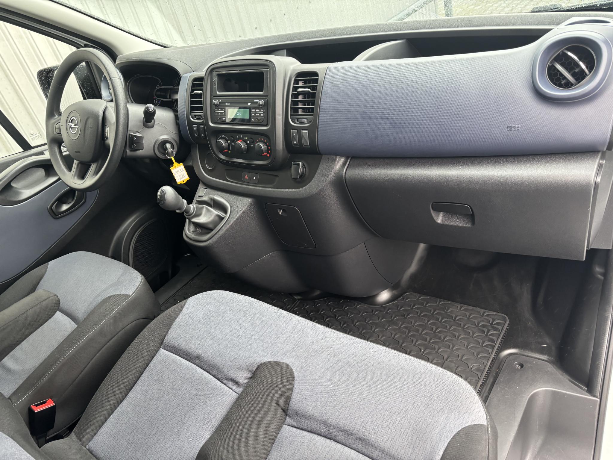 Foto van Opel Vivaro-b