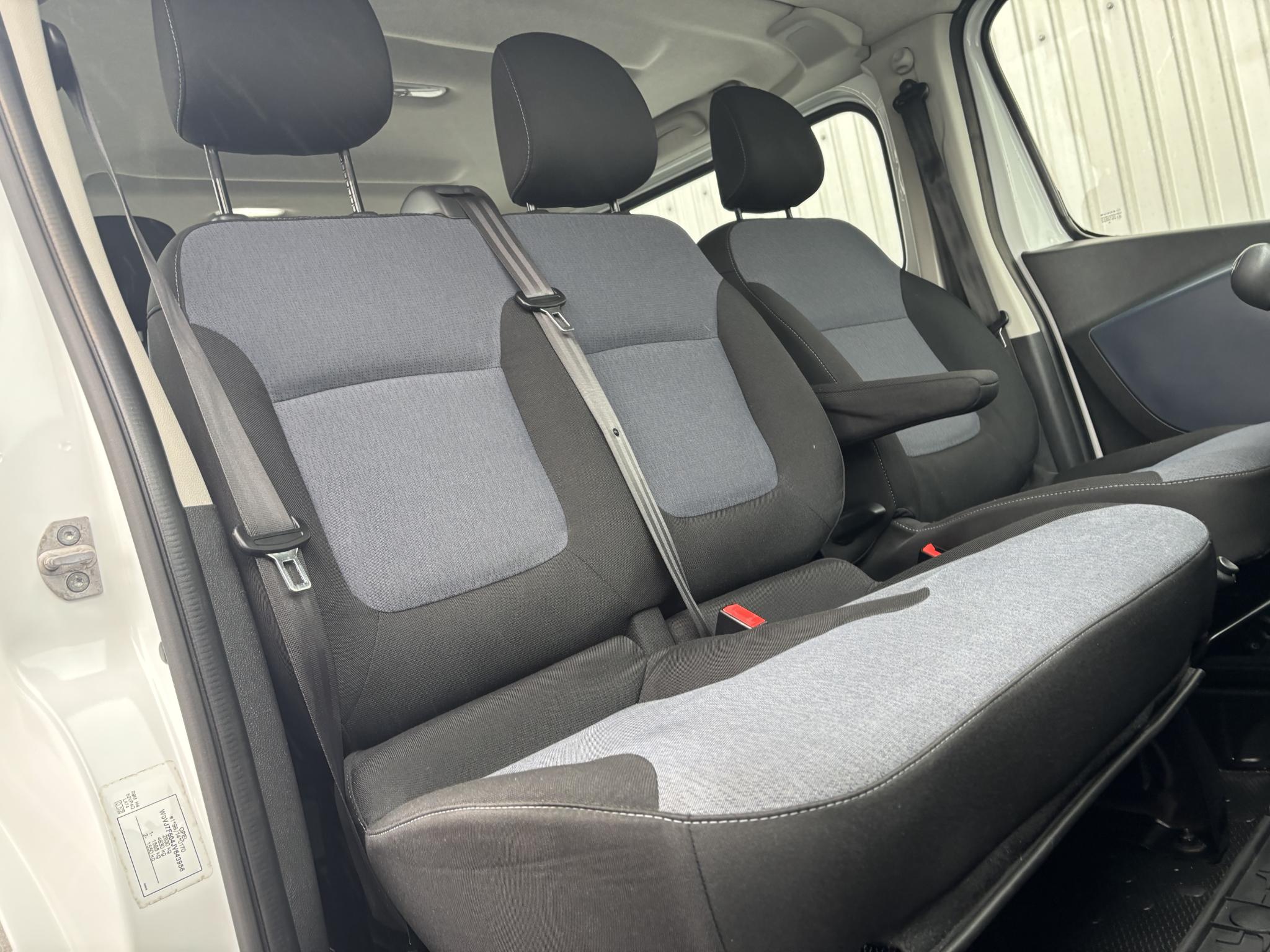 Foto van Opel Vivaro-b