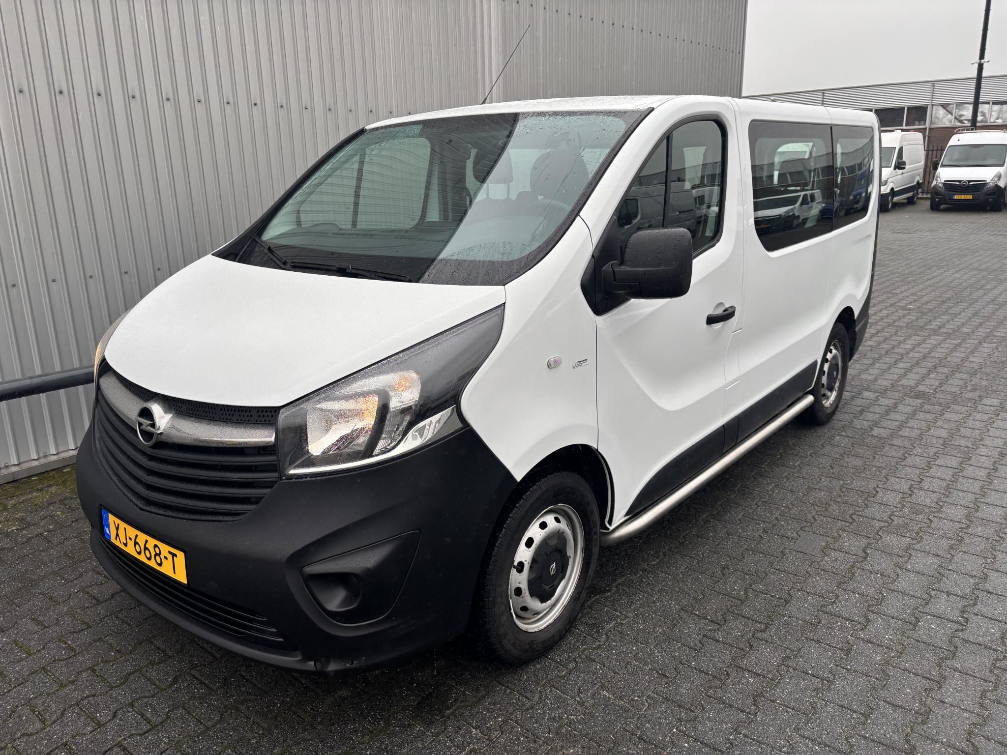 Foto van Opel Vivaro-b