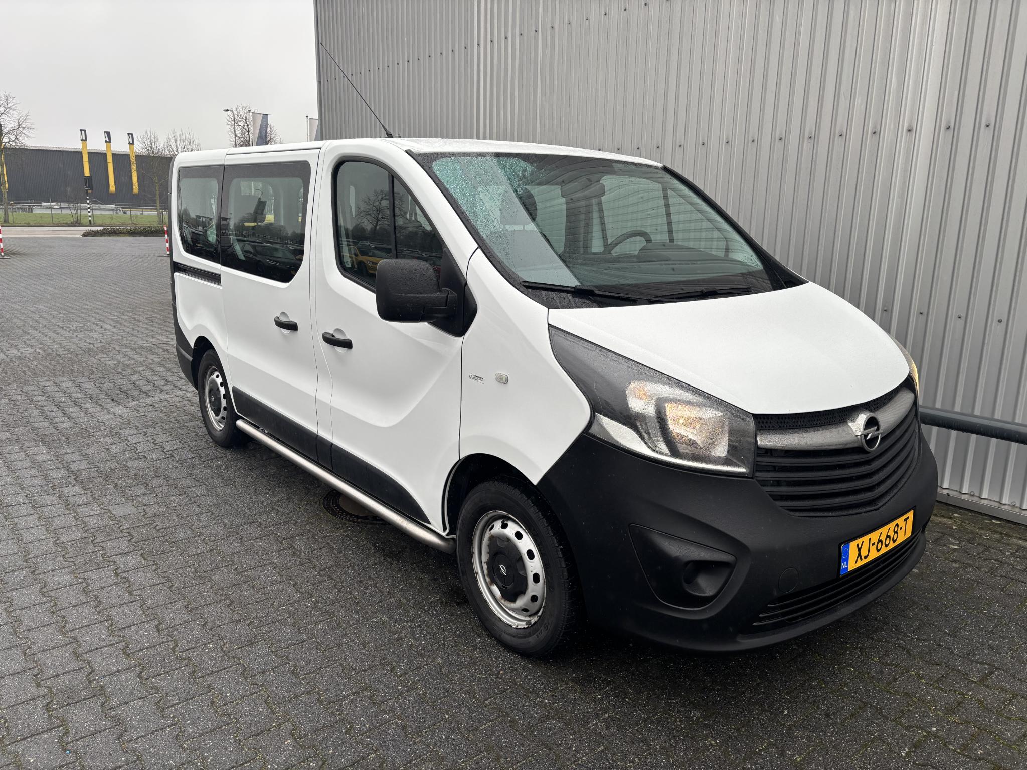 Foto van Opel Vivaro-b