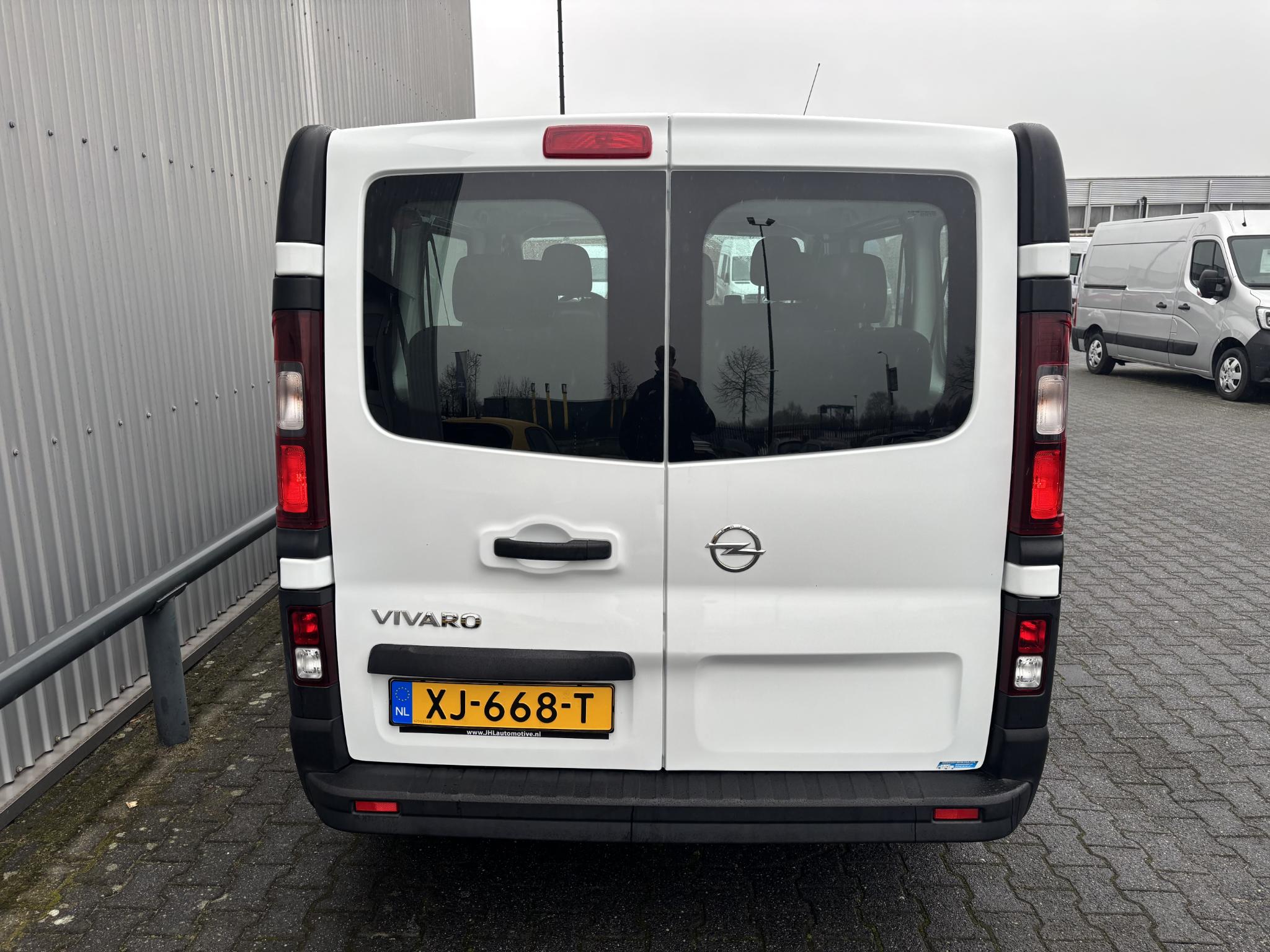 Foto van Opel Vivaro-b