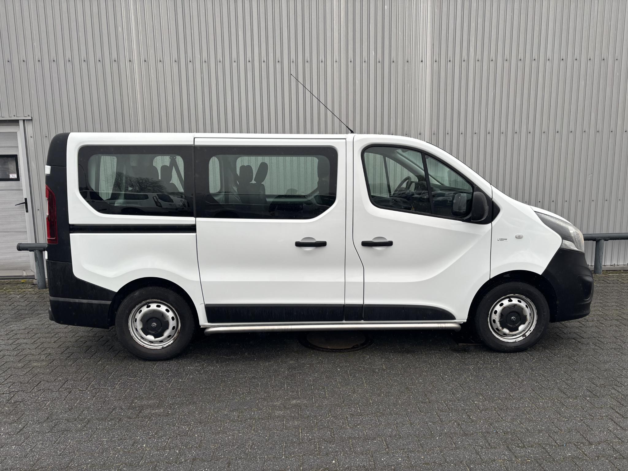 Foto van Opel Vivaro-b