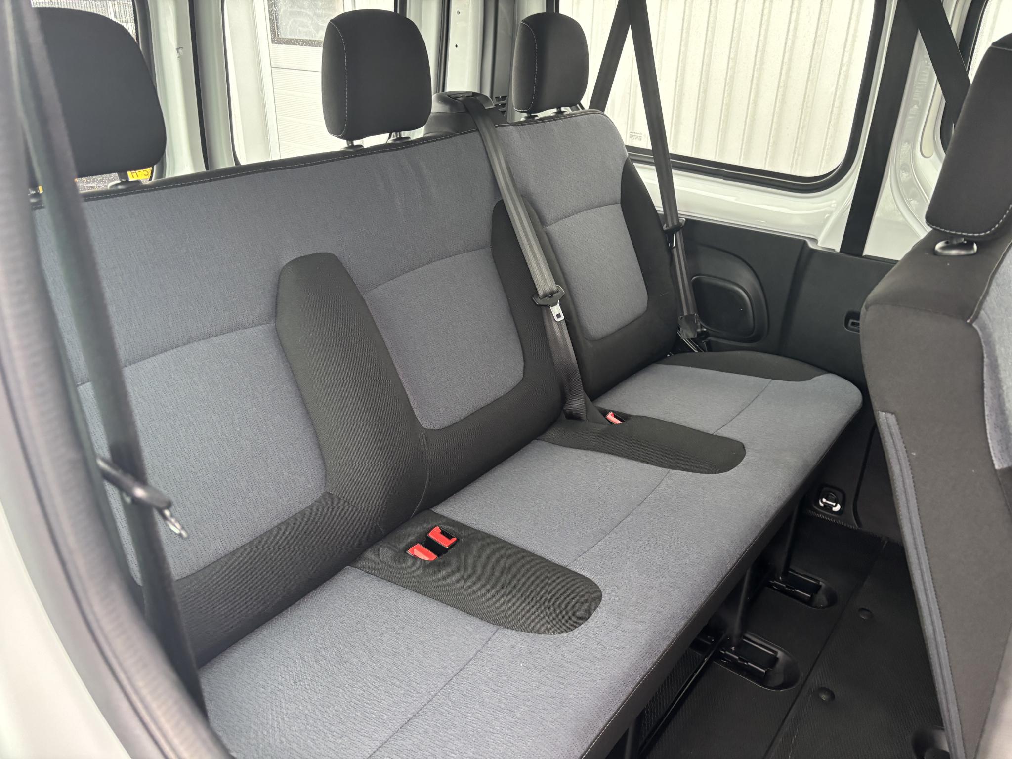 Foto van Opel Vivaro-b