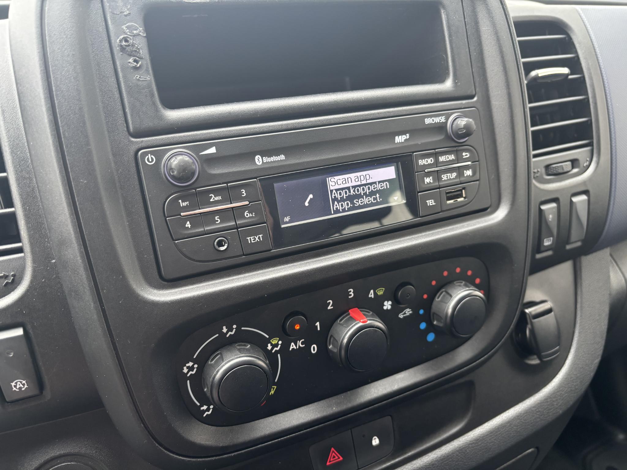 Foto van Opel Vivaro-b