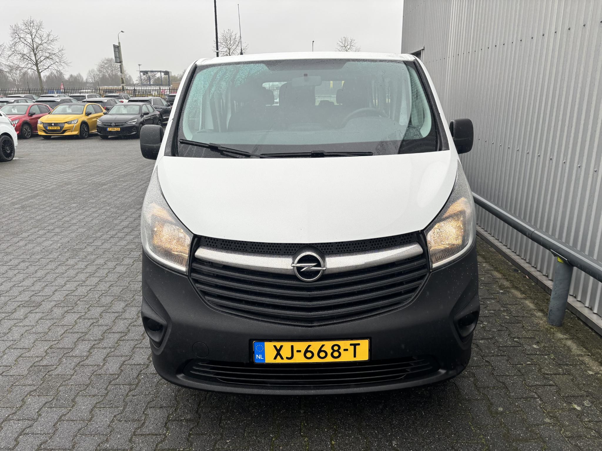 Foto van Opel Vivaro-b