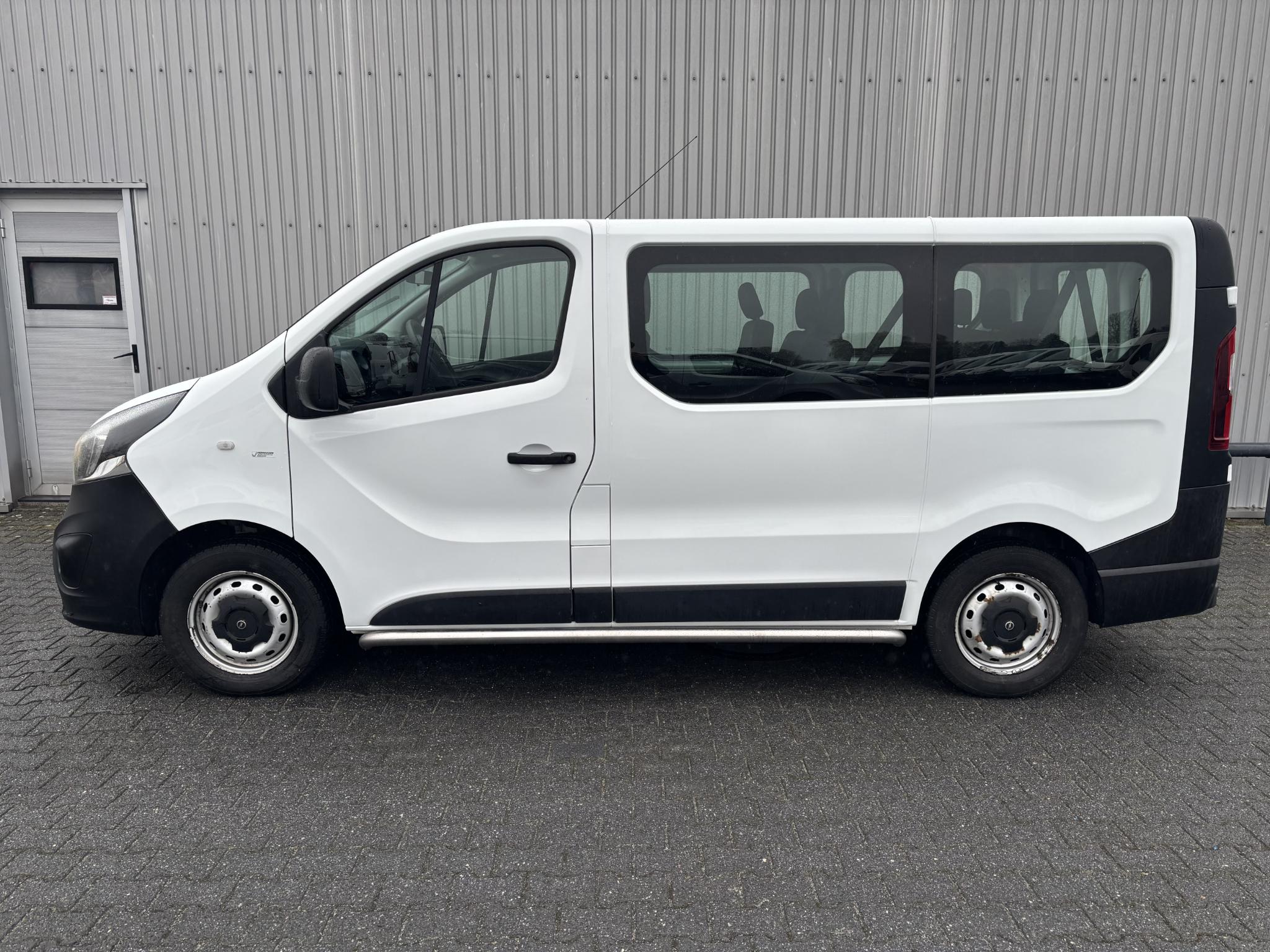 Foto van Opel Vivaro-b