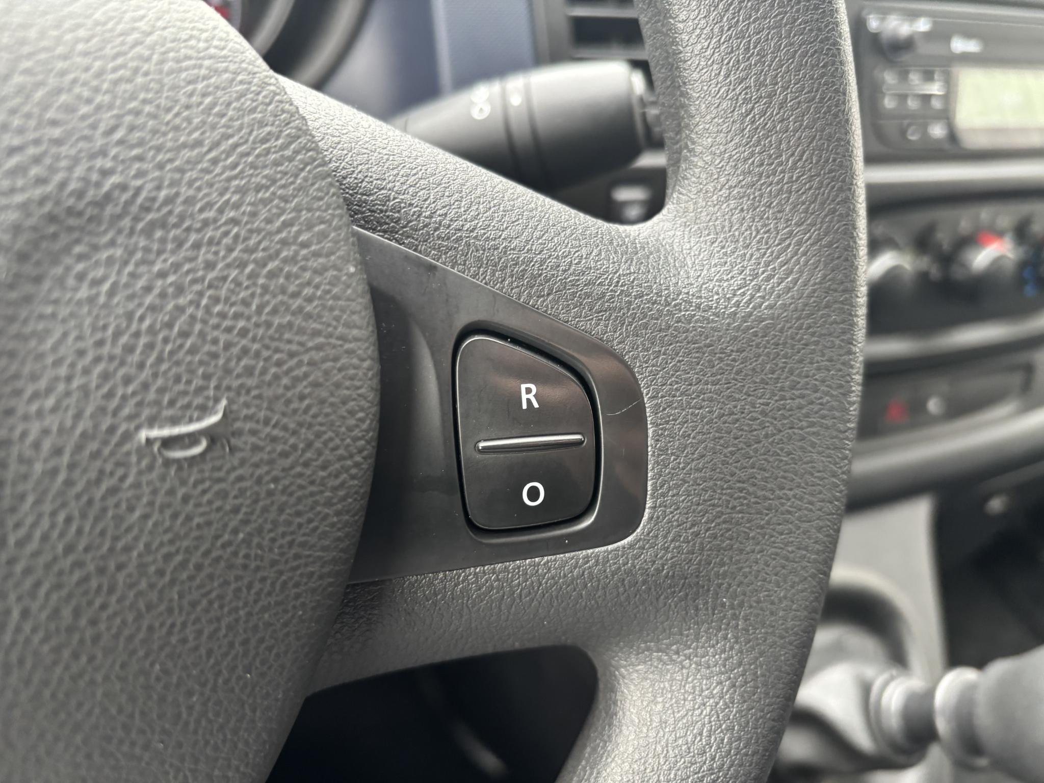 Foto van Opel Vivaro-b