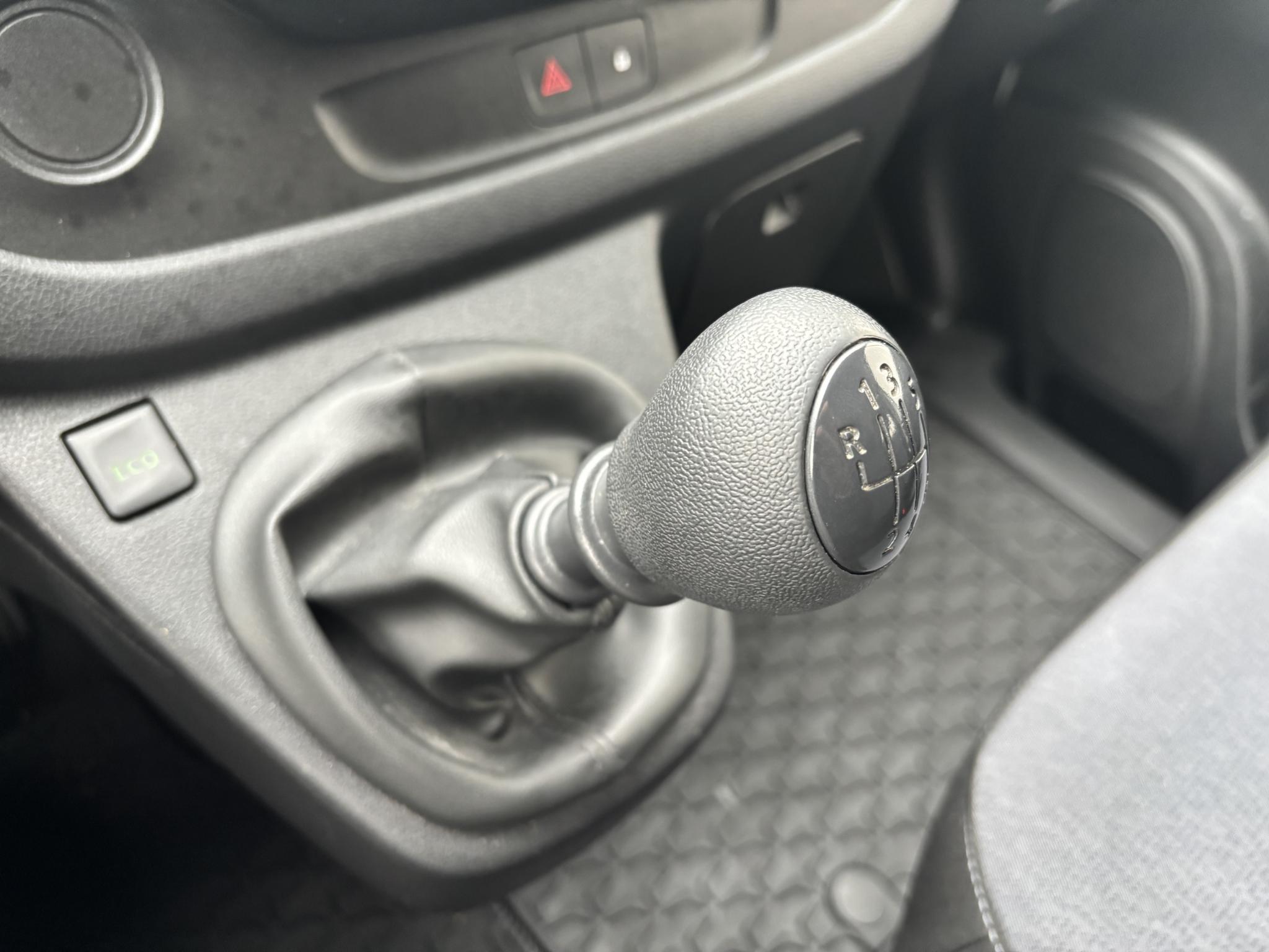Foto van Opel Vivaro-b