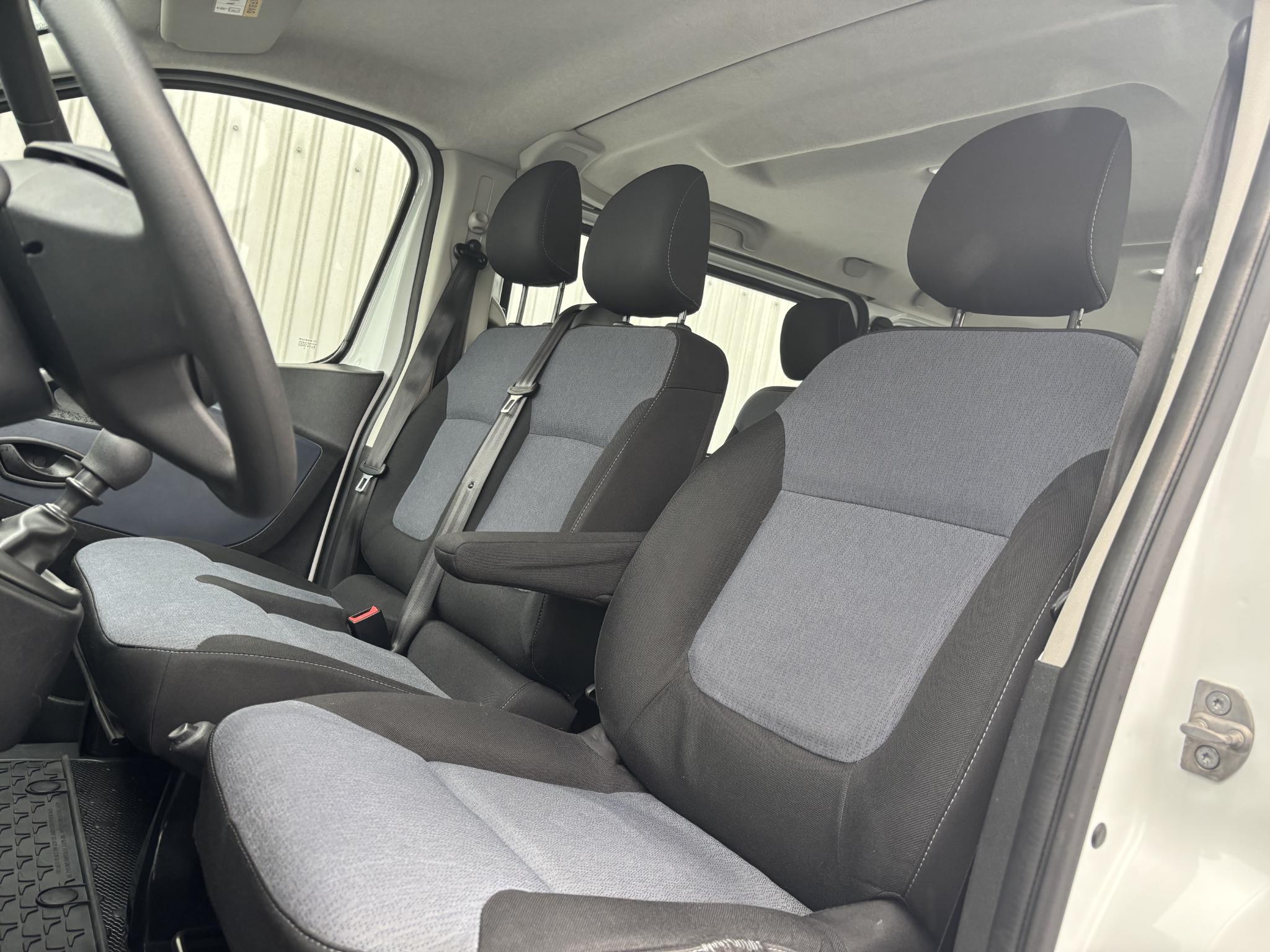 Foto van Opel Vivaro-b