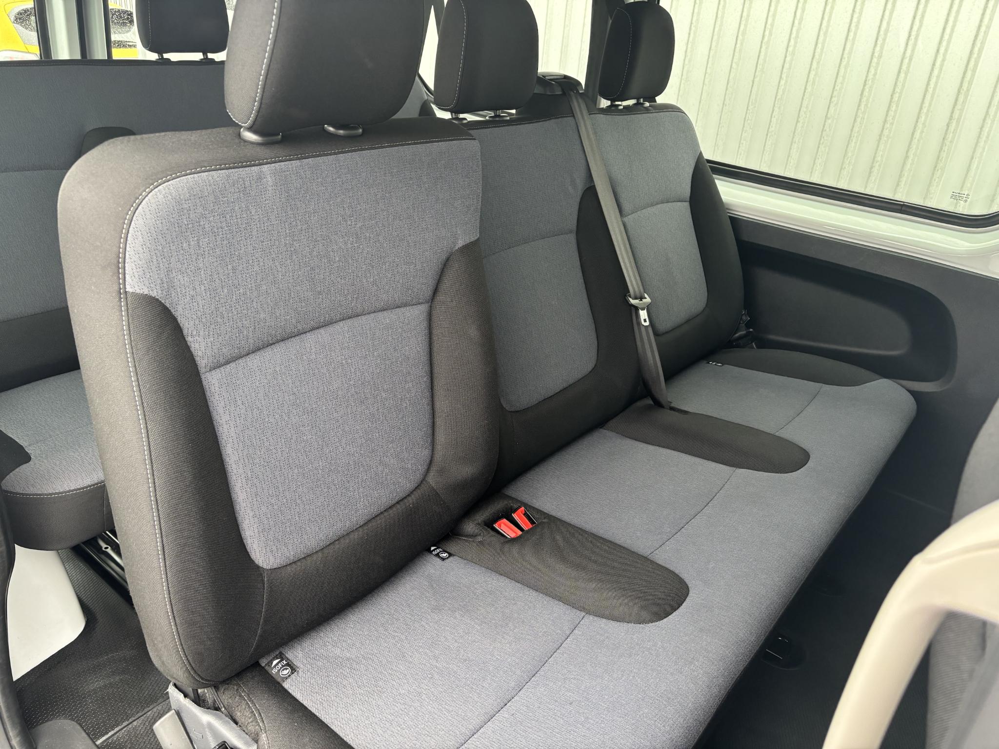 Foto van Opel Vivaro-b