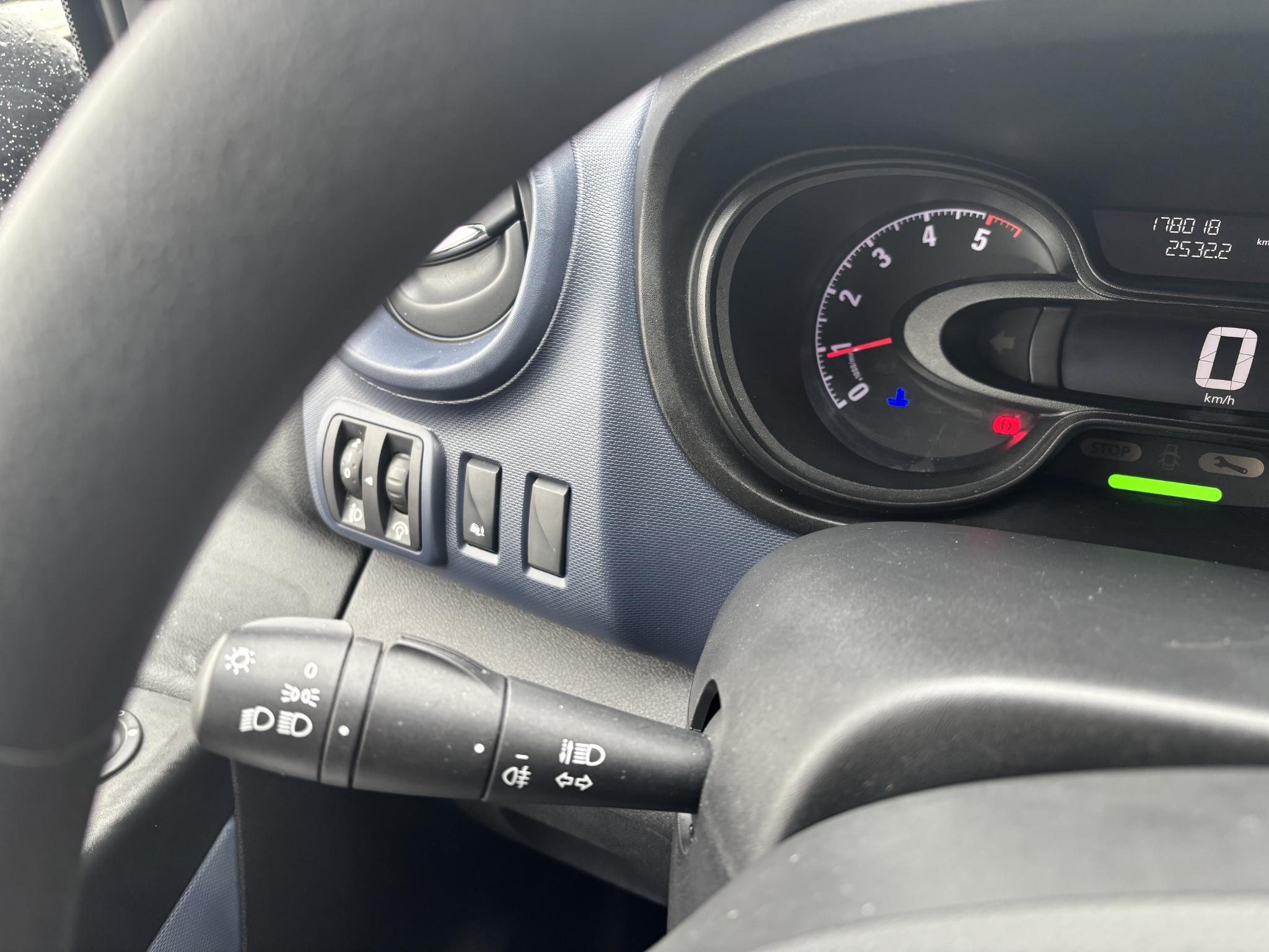 Foto van Opel Vivaro-b